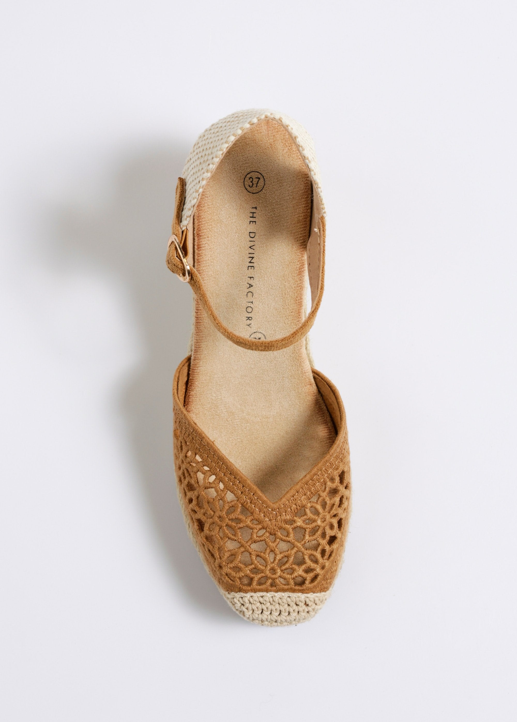 Espadrillas_con_zeppa_floreale_traforata_Camel_OV1_slim