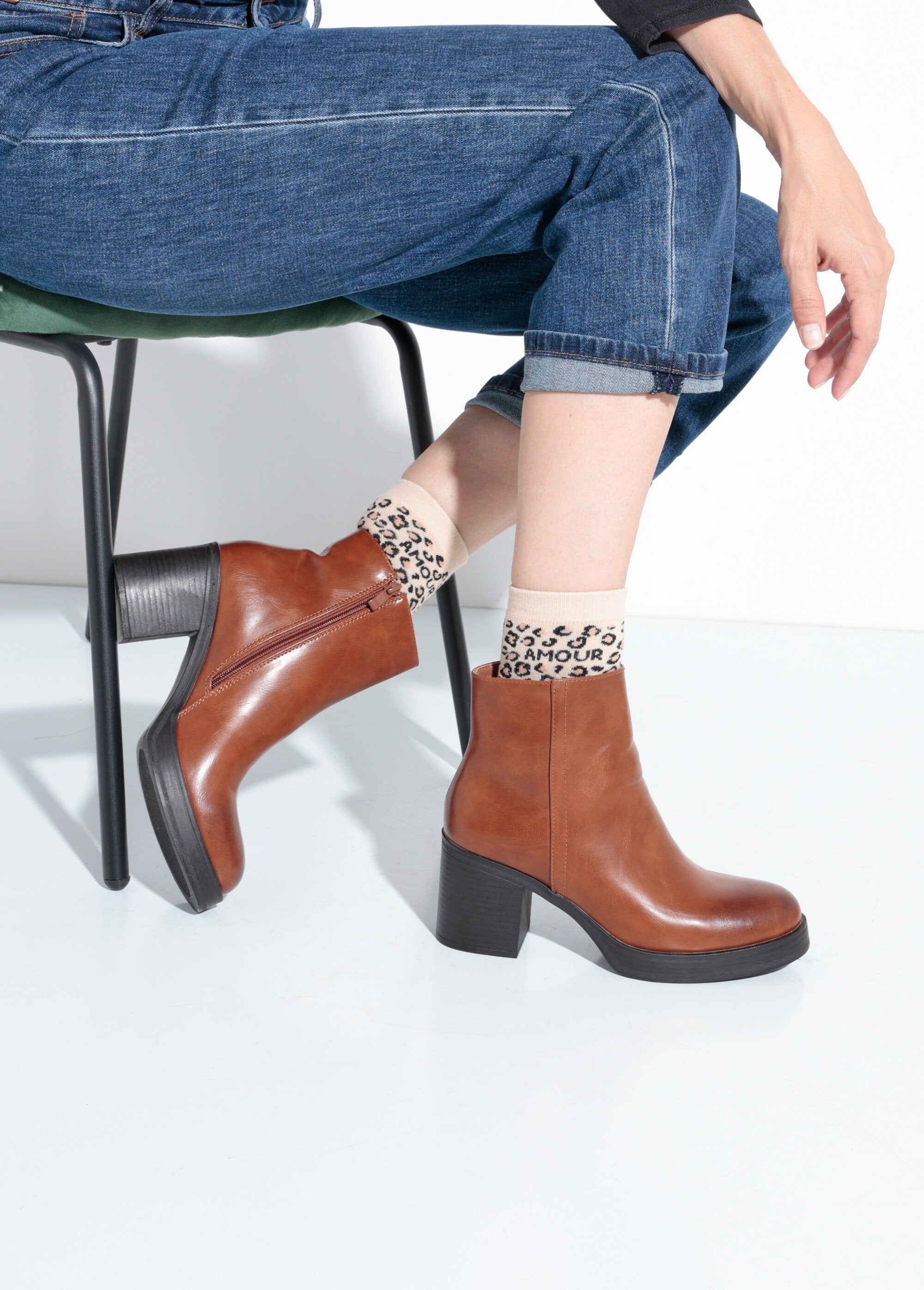 Stivali_con_tacco_a_punta_tonda,_suola_spessa_Camel_SF1_slim