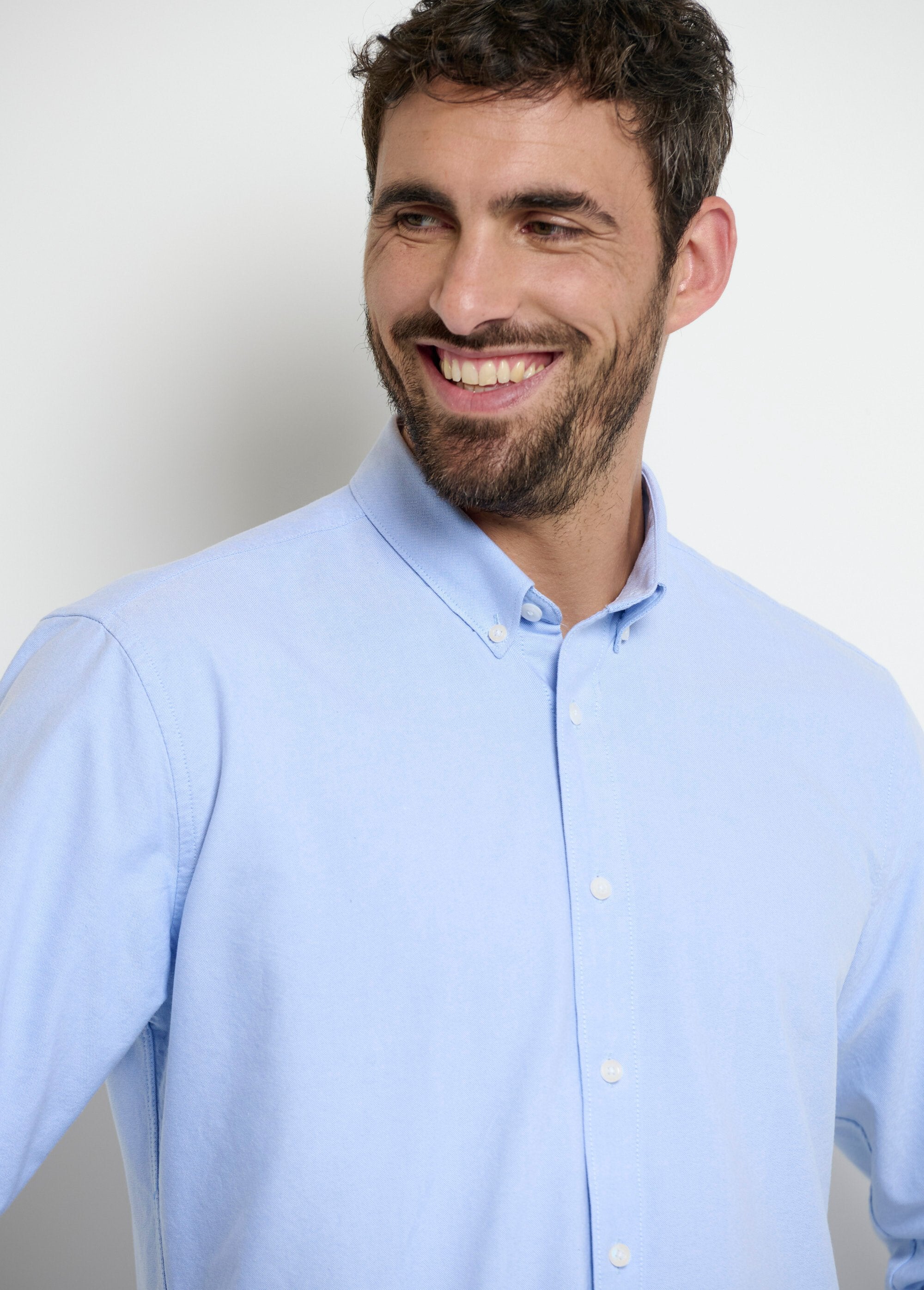 Classica_camicia_oxford_con_colletto_button-down_Bleu_DE1_slim