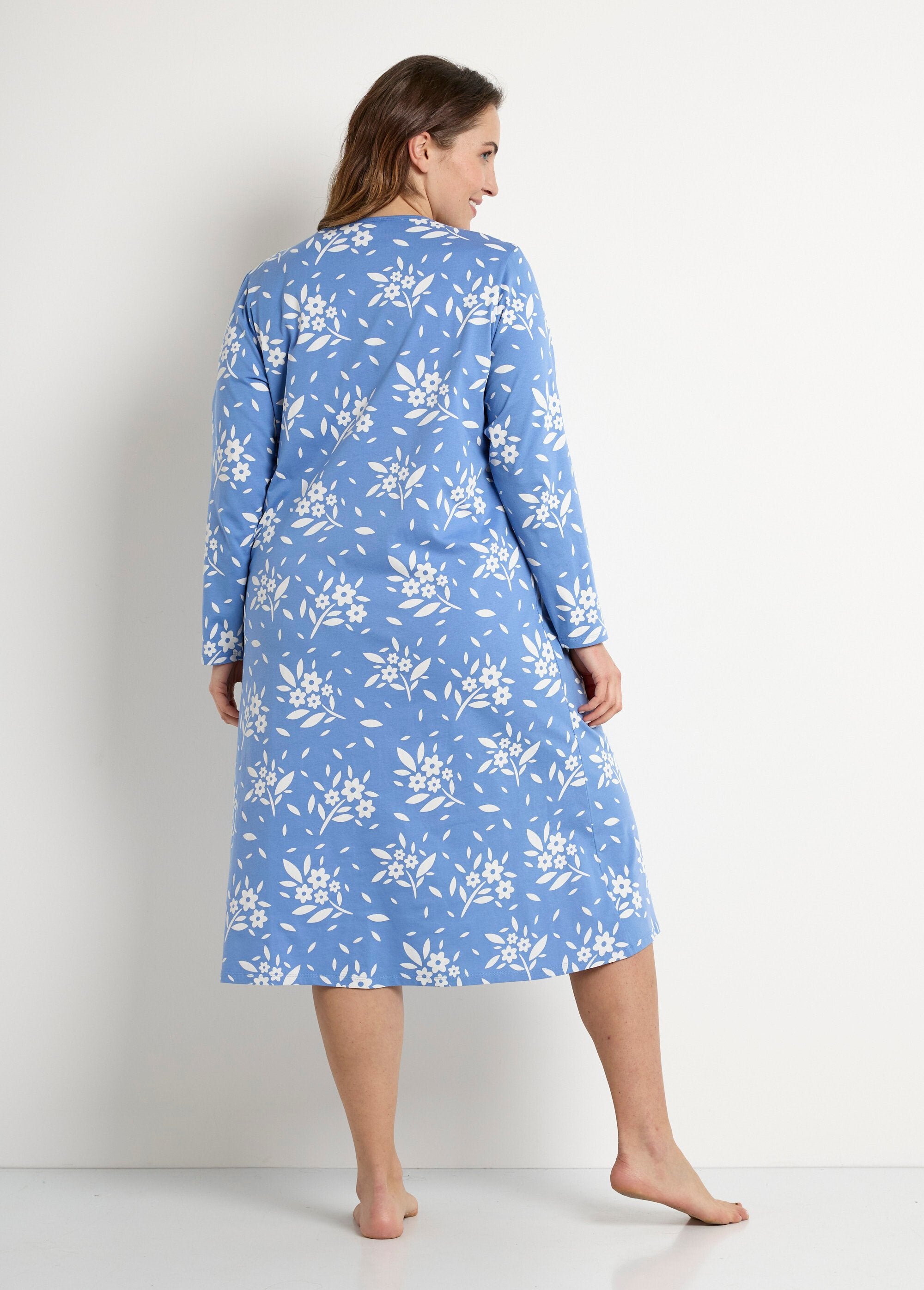Camicia_da_notte_abbottonata_in_cotone_floreale_di_media_lunghezza_Bleu_DO1_curvy