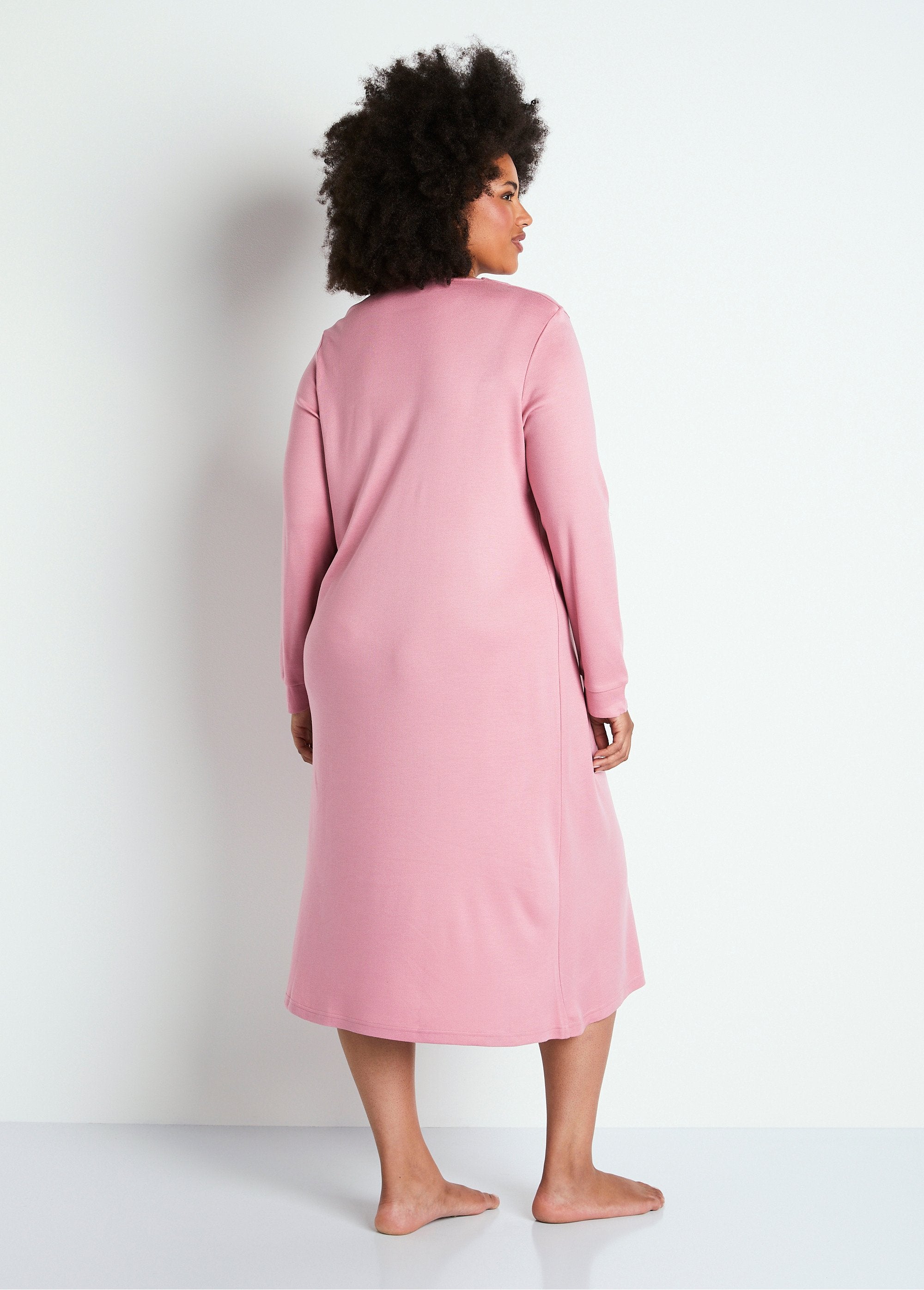 Camicia_da_notte_ricamata_Courtelle®_Erica_DO1_curvy