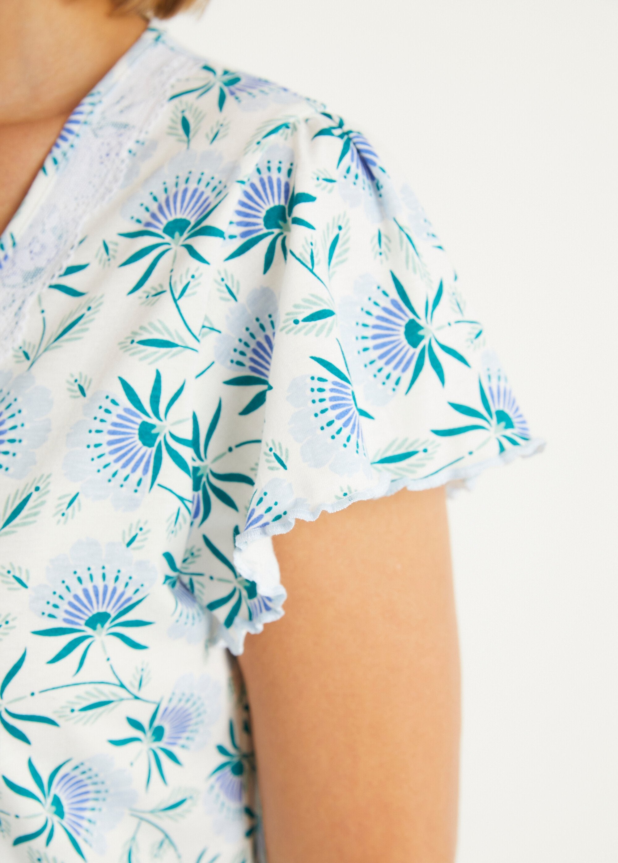 Camicia_da_notte_di_media_lunghezza_in_pizzo_floreale_di_cotone_Bleu_DE2_slim