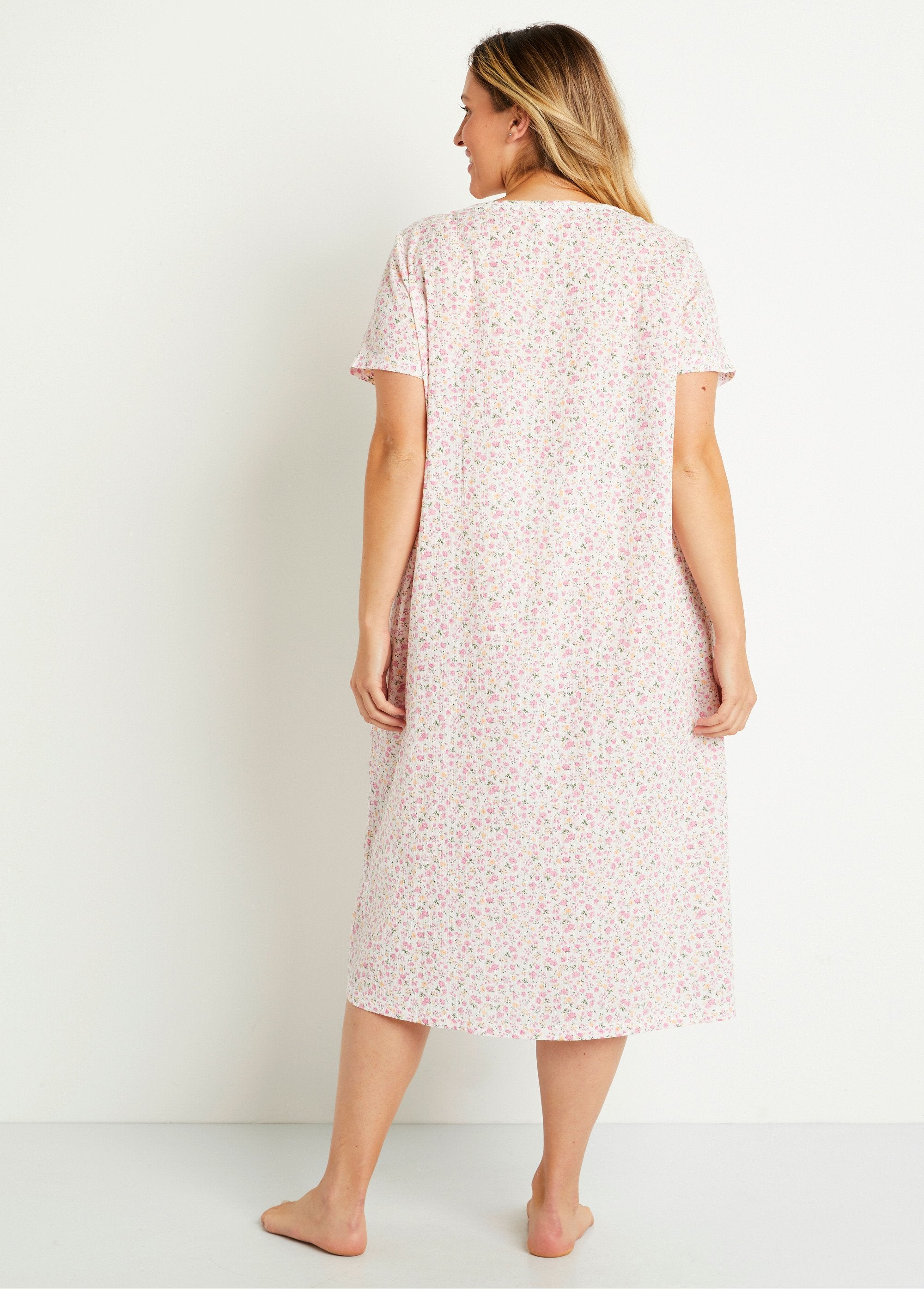 Camicia_da_notte_in_guipure_fantasia_floreale_Rosa_e_pesca_DO1_curvy