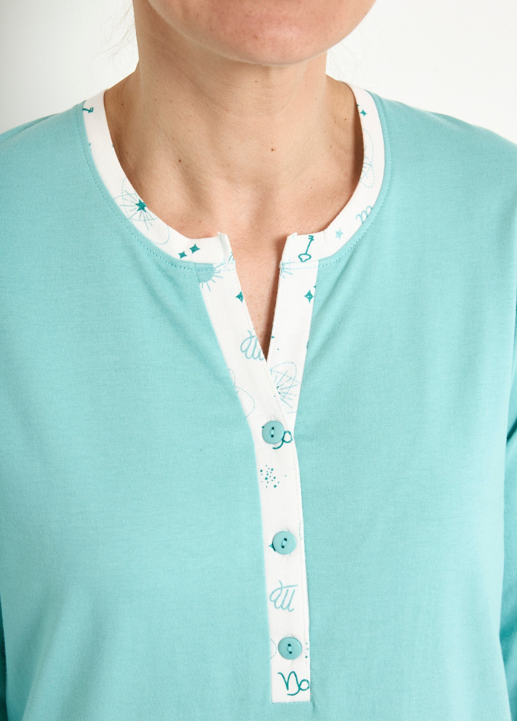 Camicia_da_notte_abbottonata_in_cotone_di_media_lunghezza_Aqua_DE1_slim
