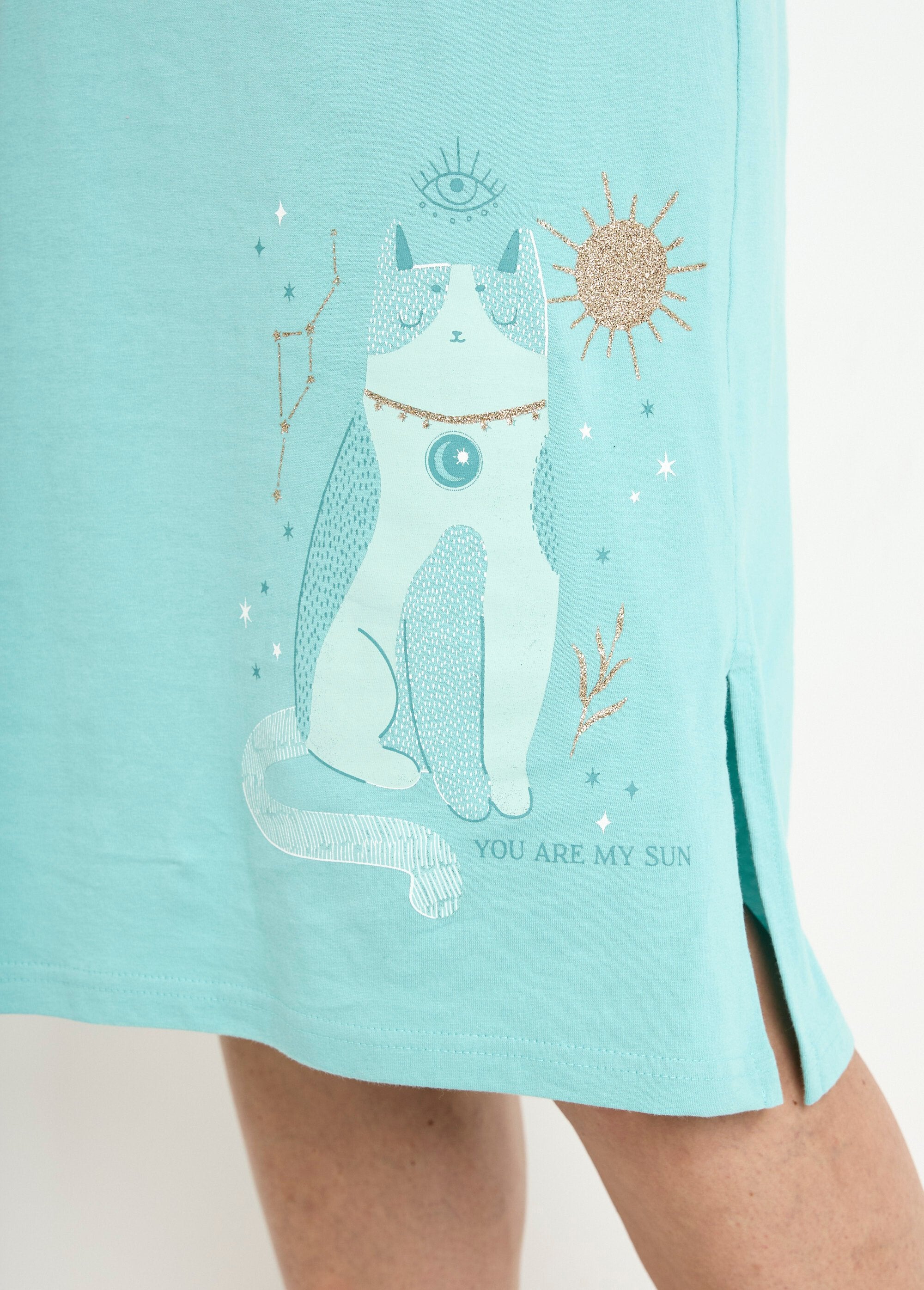 Camicia_da_notte_abbottonata_in_cotone_di_media_lunghezza_Aqua_DE2_slim