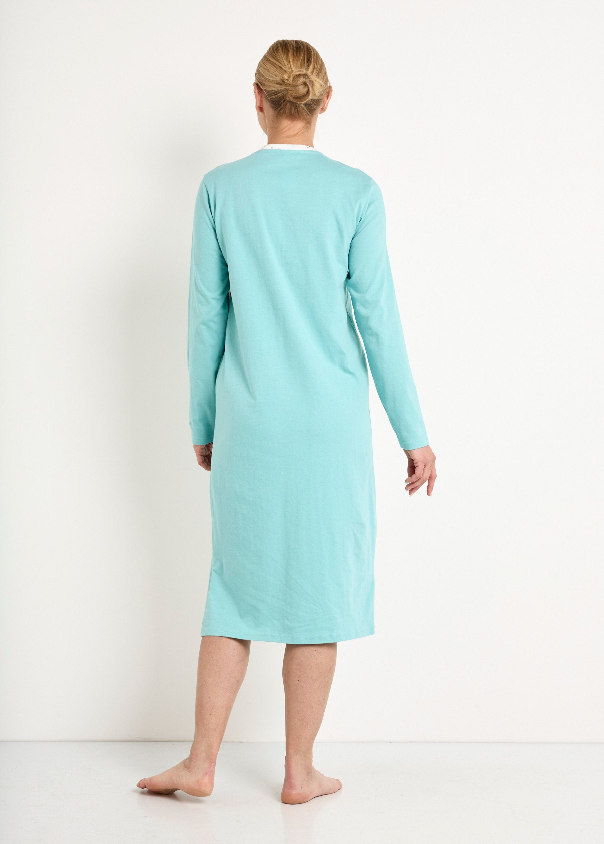 Camicia_da_notte_abbottonata_in_cotone_di_media_lunghezza_Aqua_DO1_slim