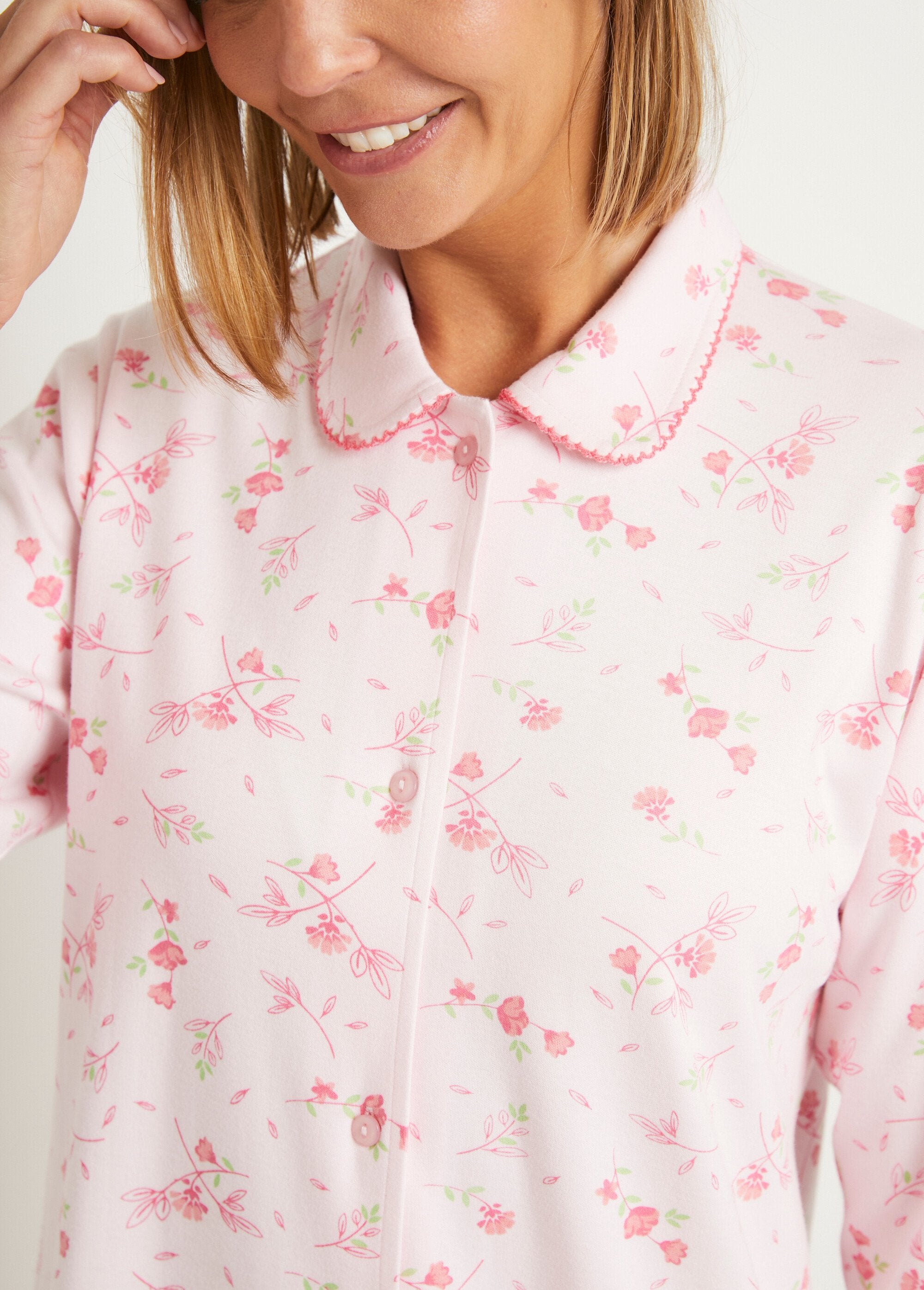 Camicia_da_notte_lunga_con_bottoni_in_cotone_interlock_a_fiori_Imprime_rose_DE2_slim