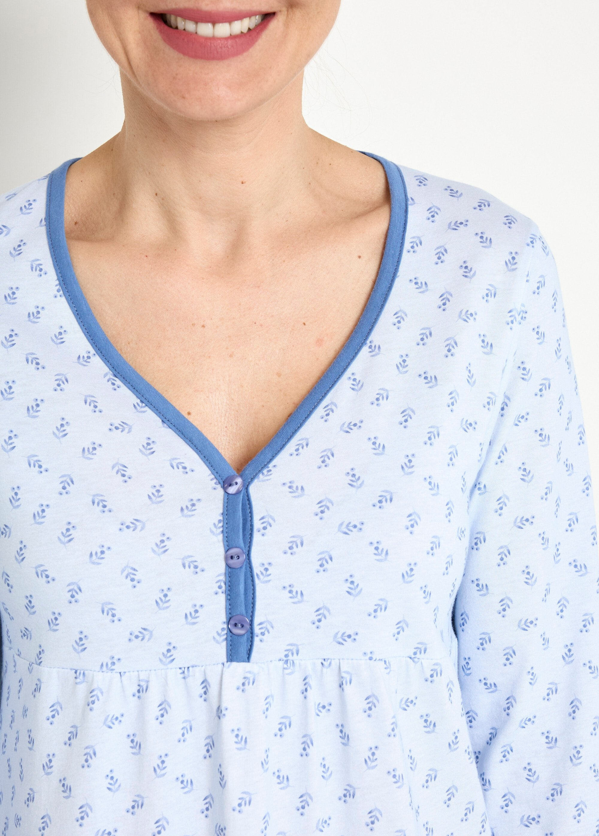 Camicia_da_notte_a_maniche_lunghe_3/4_in_cotone_stampato_Bleu_DE1_slim