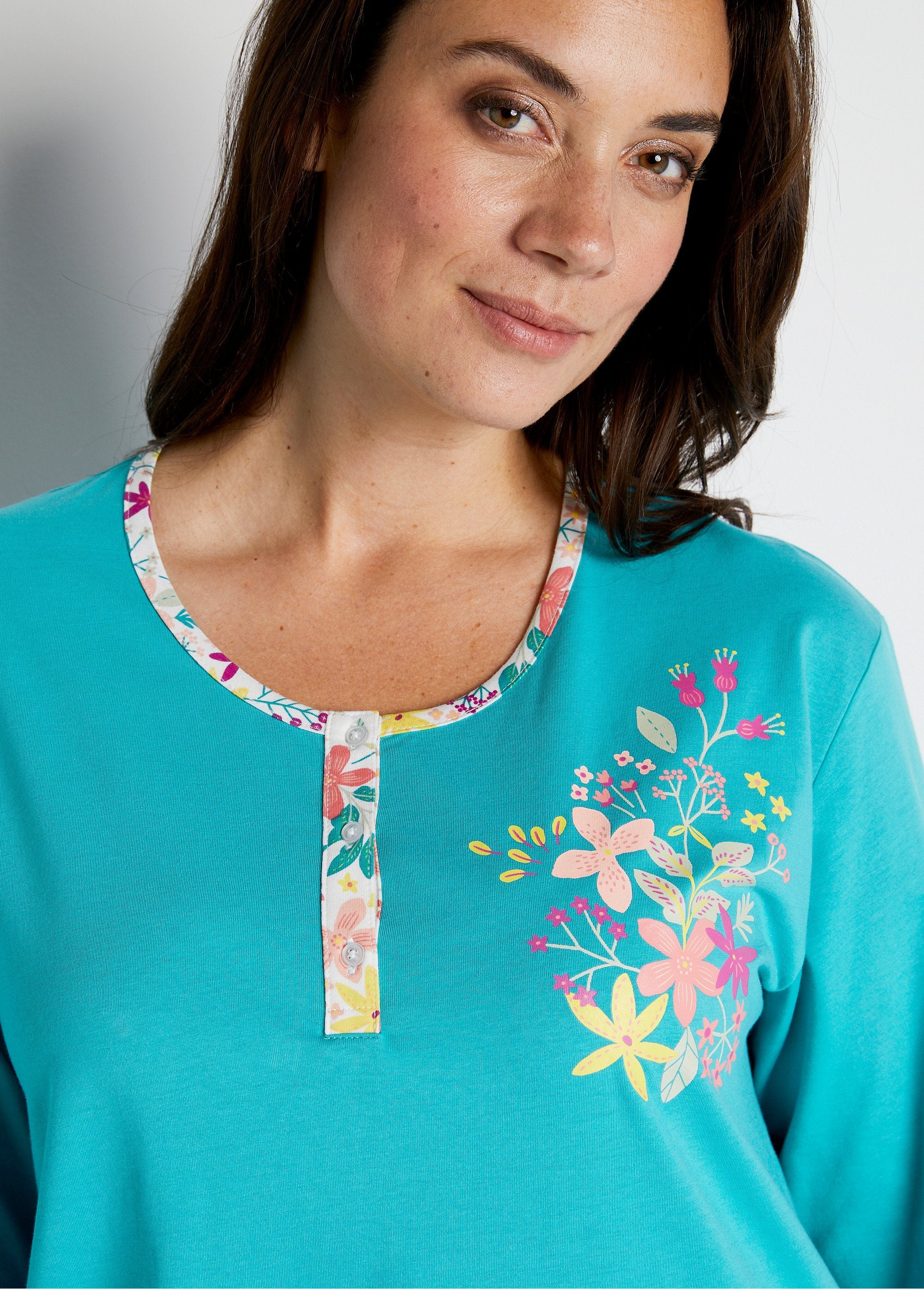 Camicia_da_notte_a_maniche_lunghe_di_media_lunghezza_Vert_canard_DE1_curvy