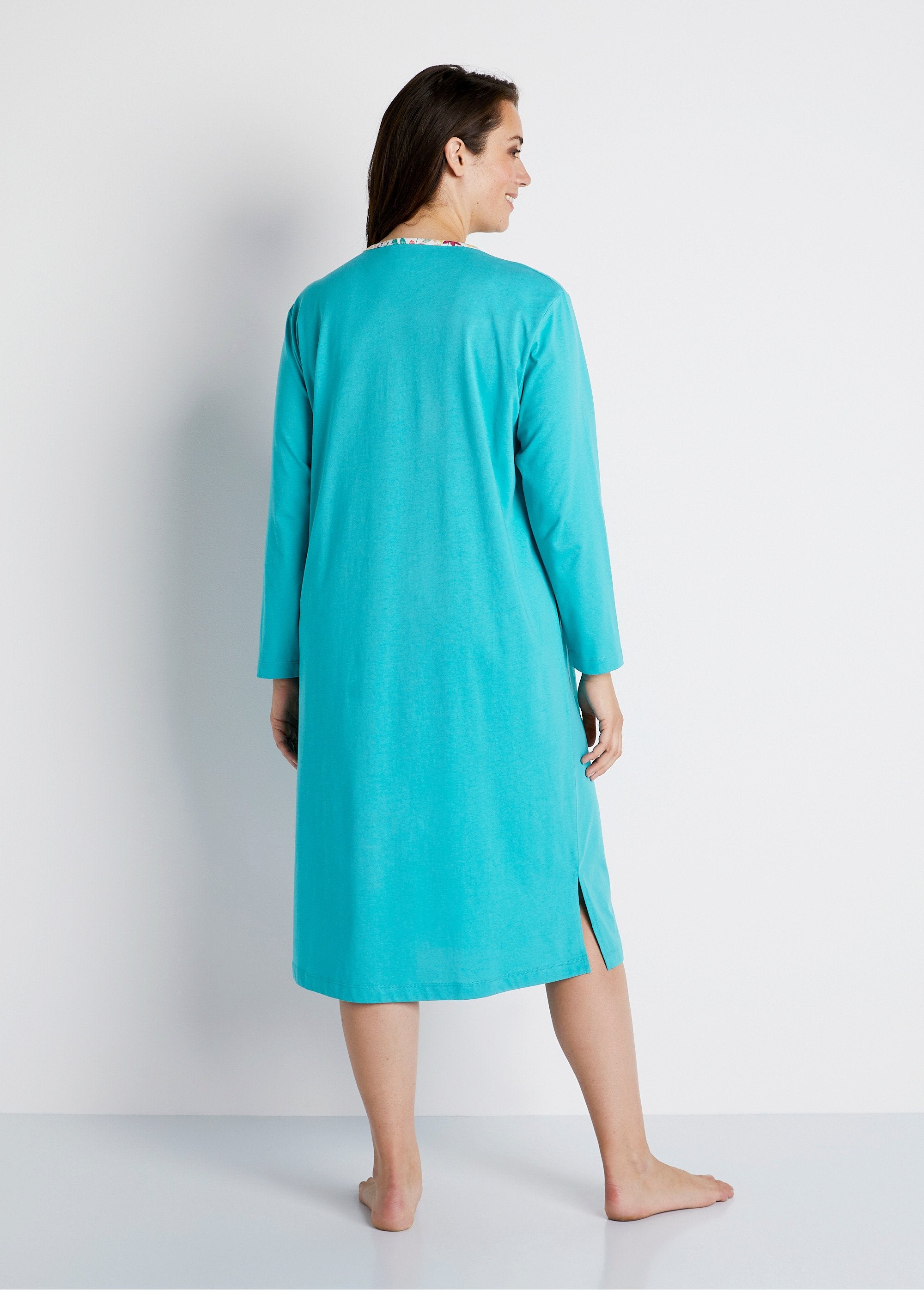 Camicia_da_notte_a_maniche_lunghe_di_media_lunghezza_Vert_canard_DO1_curvy
