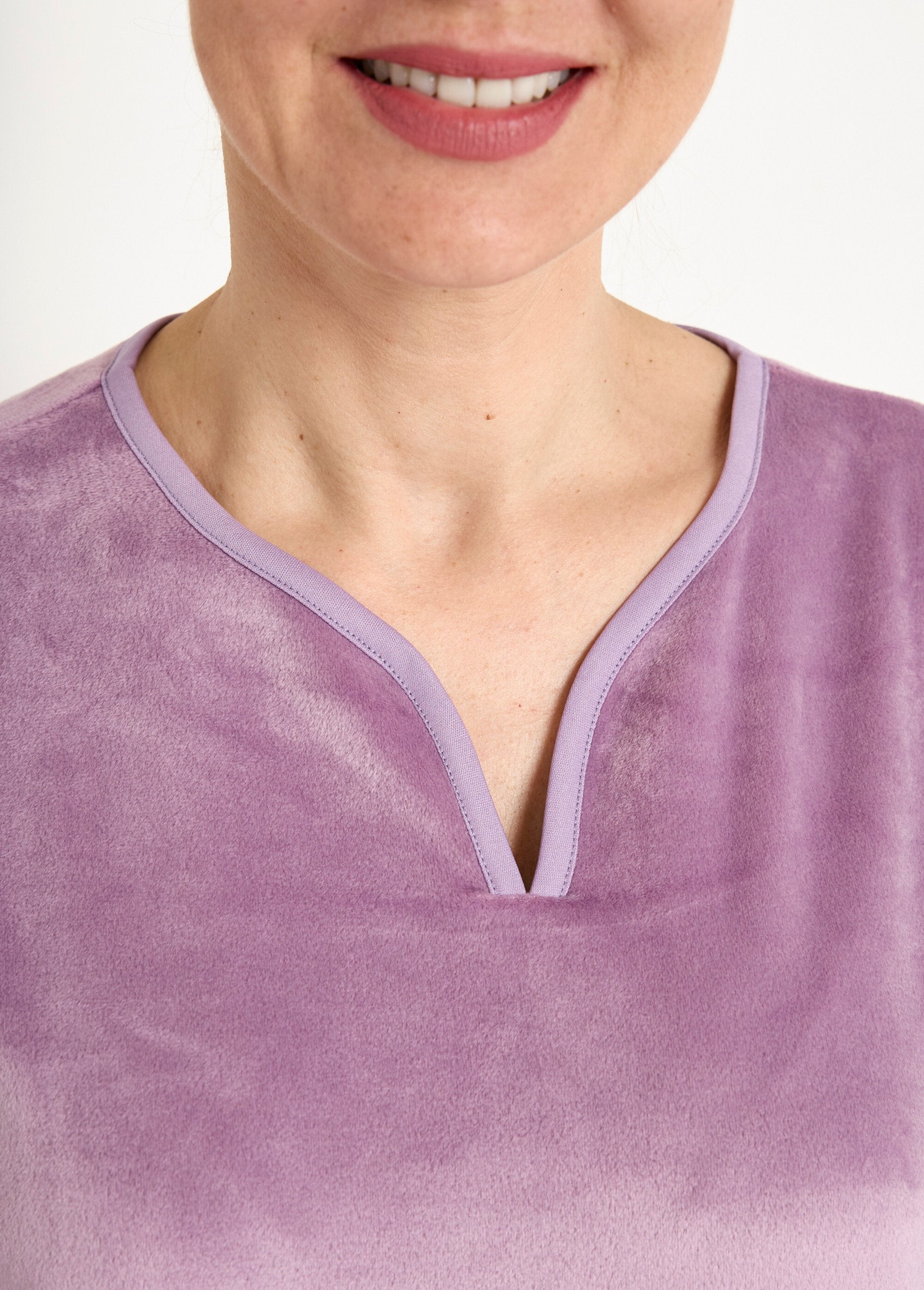 Camicia_da_notte_in_pile_ricamata_di_media_lunghezza_Violine_DE4_slim