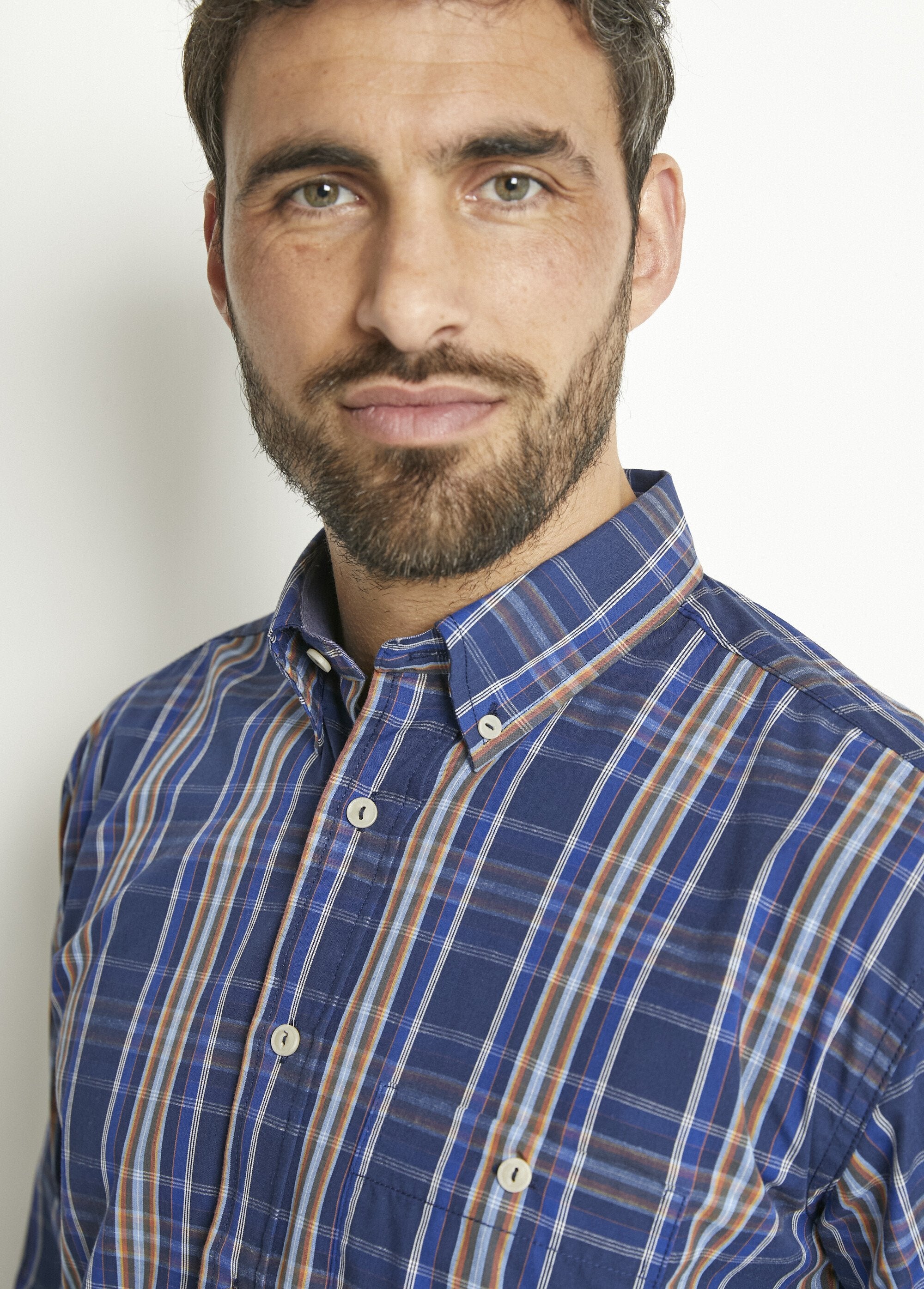 Camicia_di_cotone_a_maniche_lunghe_a_tinta_unita_o_a_quadri_Carreaux_bleu_DE1_slim