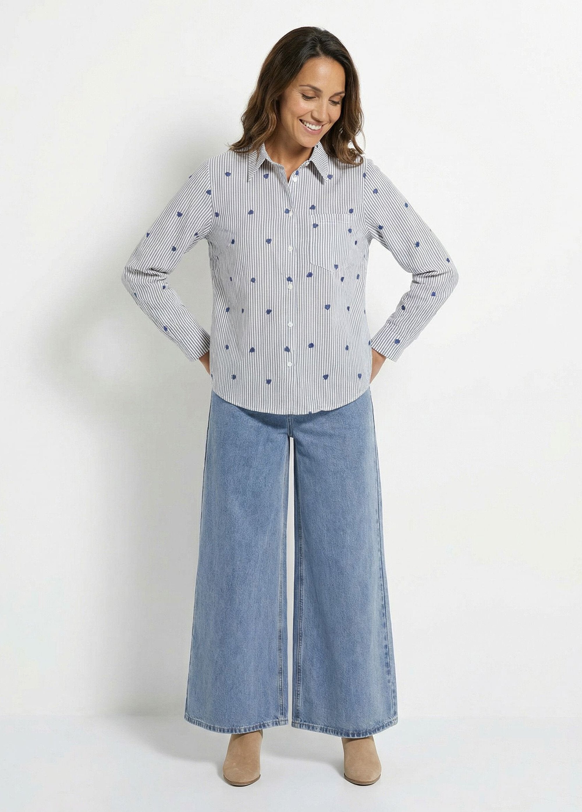 Camicetta_con_righe_e_ricamo_a_cuore_Bleu_SF1_slim