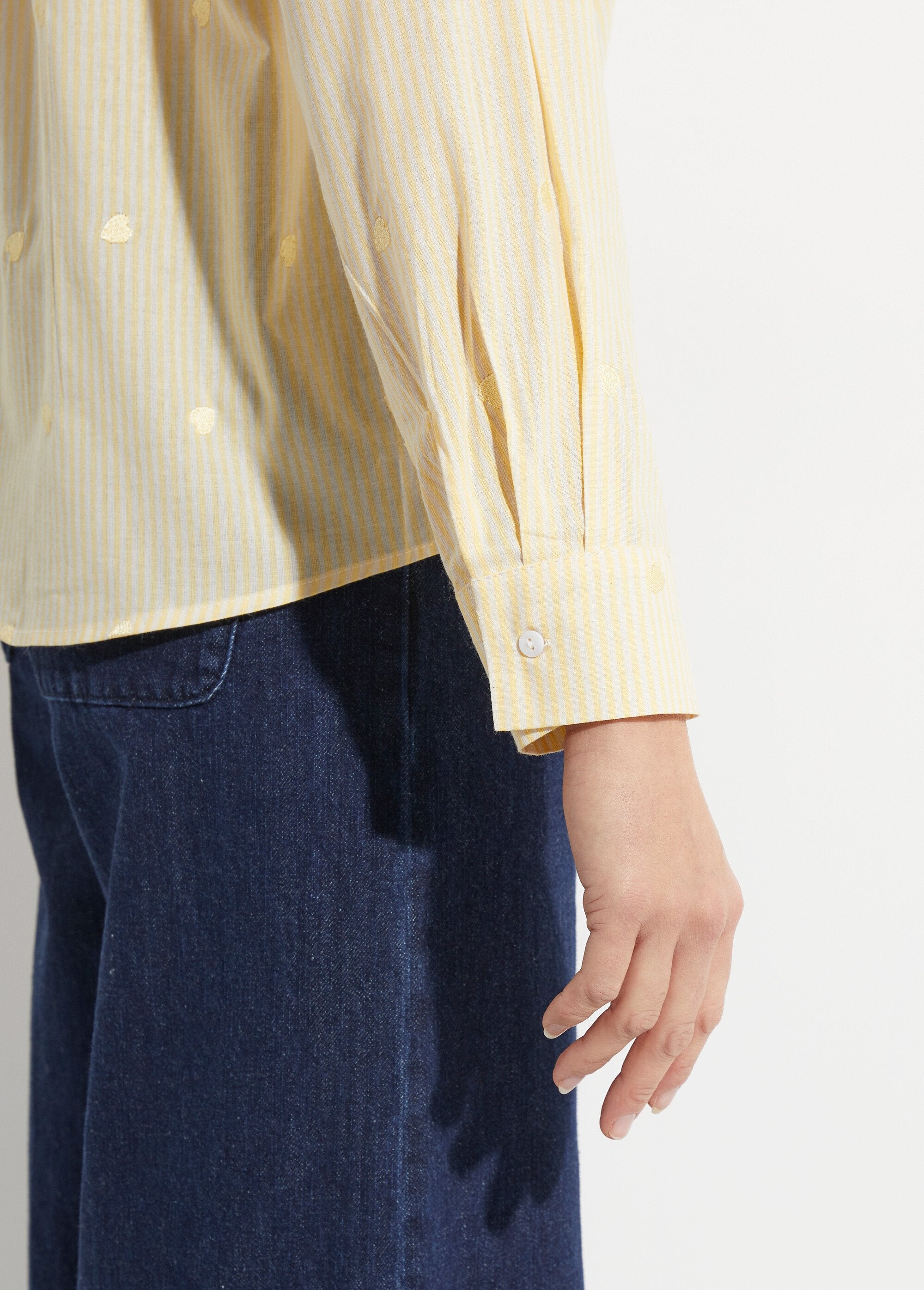 Camicetta_con_righe_e_ricamo_a_cuore_Jaune_DE2_slim