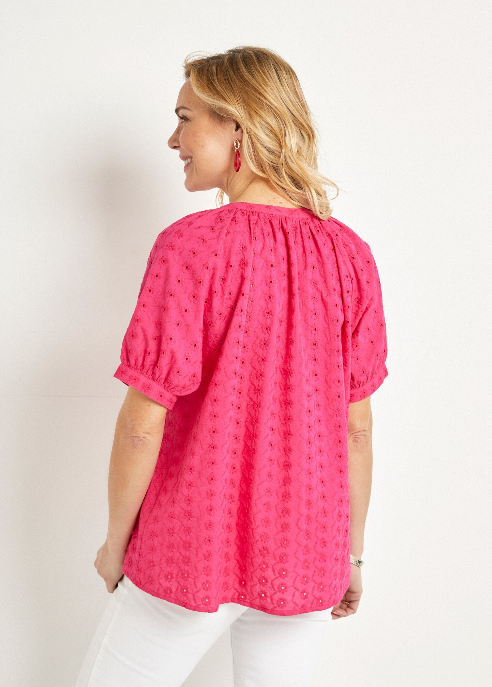 Camicia_in_cotone,_ricamata,_senza_colletto,_dal_taglio_ampio_Fuchsia_DO1_slim