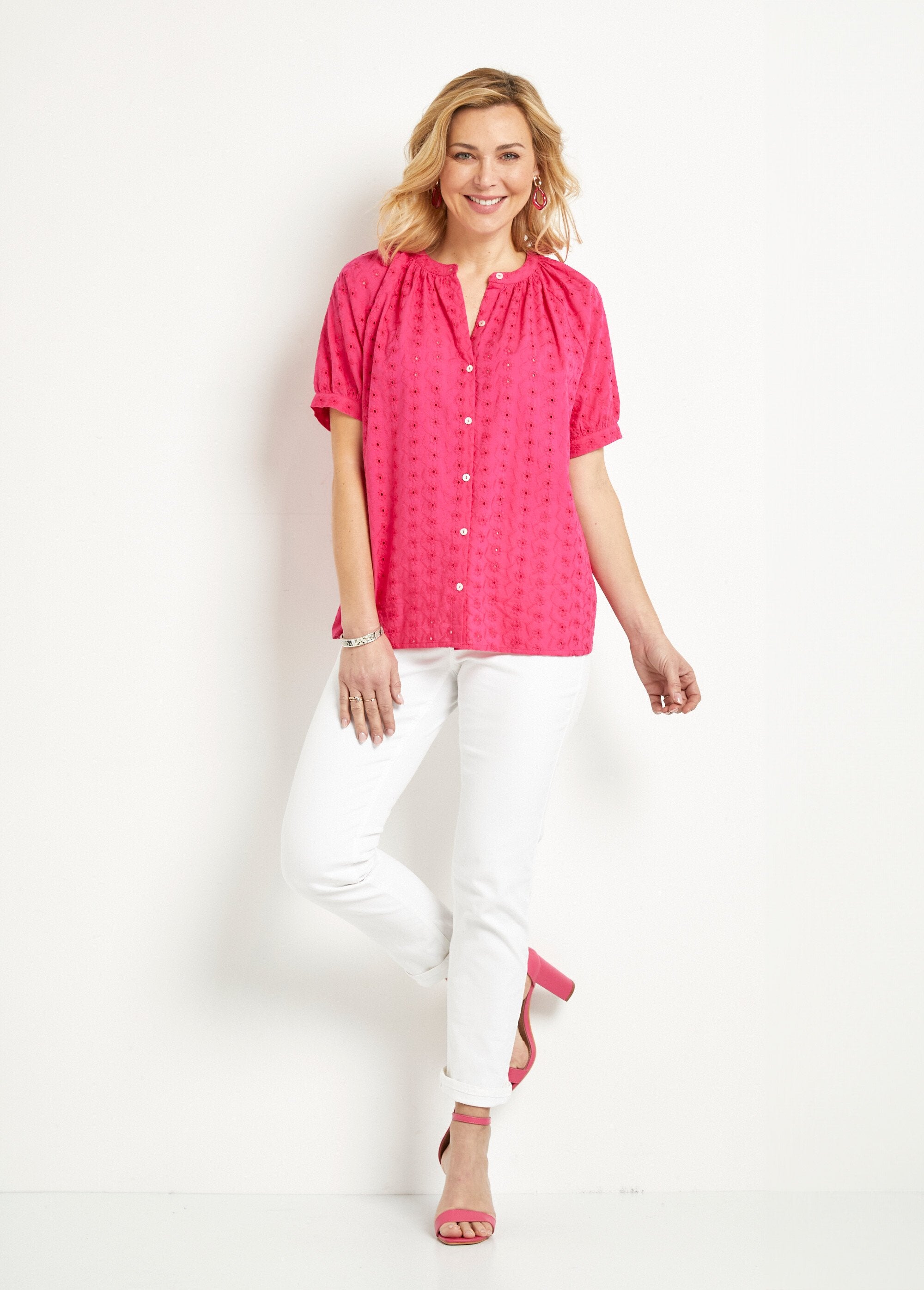 Camicia_in_cotone,_ricamata,_senza_colletto,_dal_taglio_ampio_Fuchsia_SF1_slim