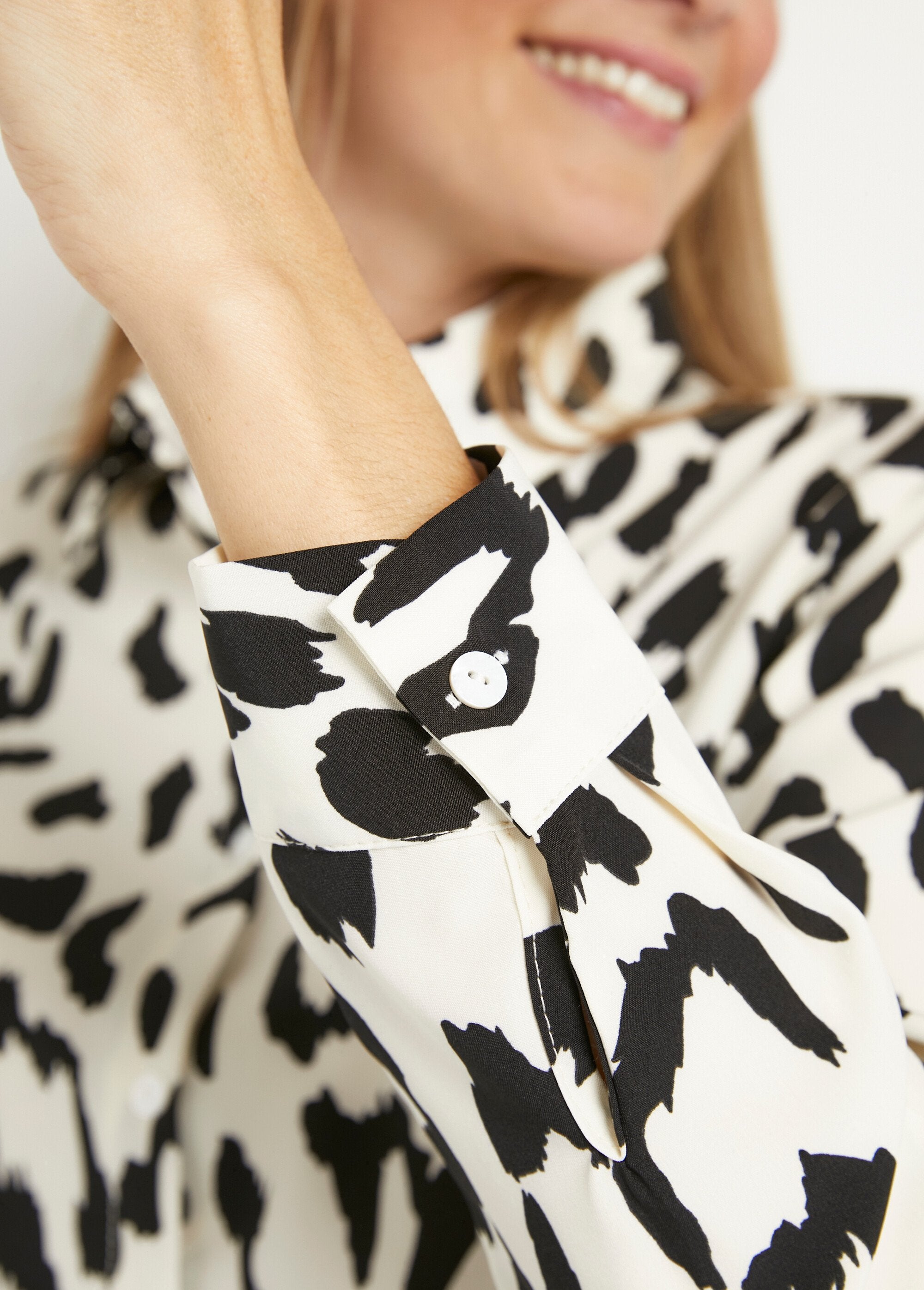 Camicetta_a_maniche_lunghe_con_bottoni_leopardati_Leopard_DE2_slim