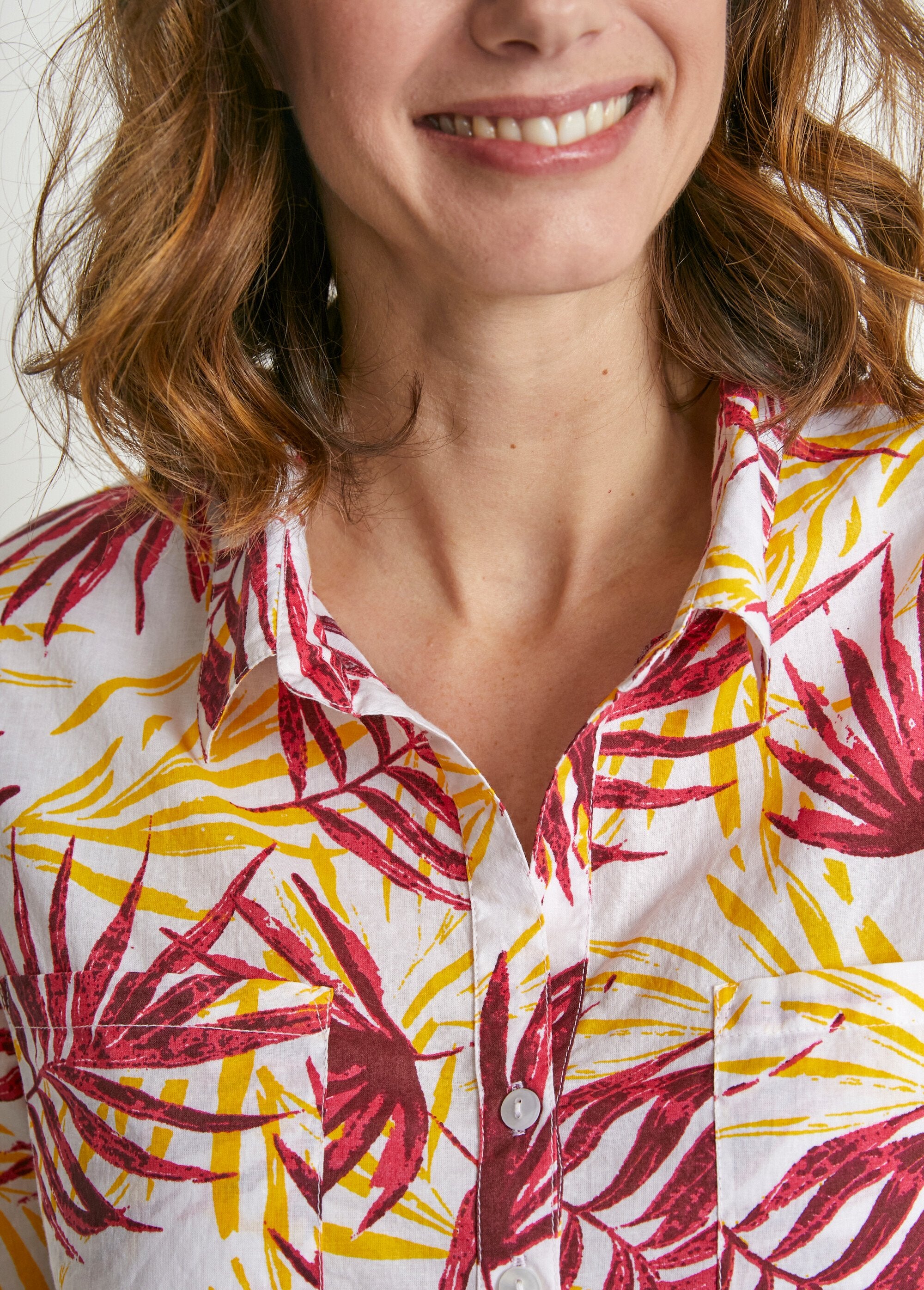 Camicetta_lunga_in_cotone_stampato_con_bottoni_Imprime_rouge_DE2_slim