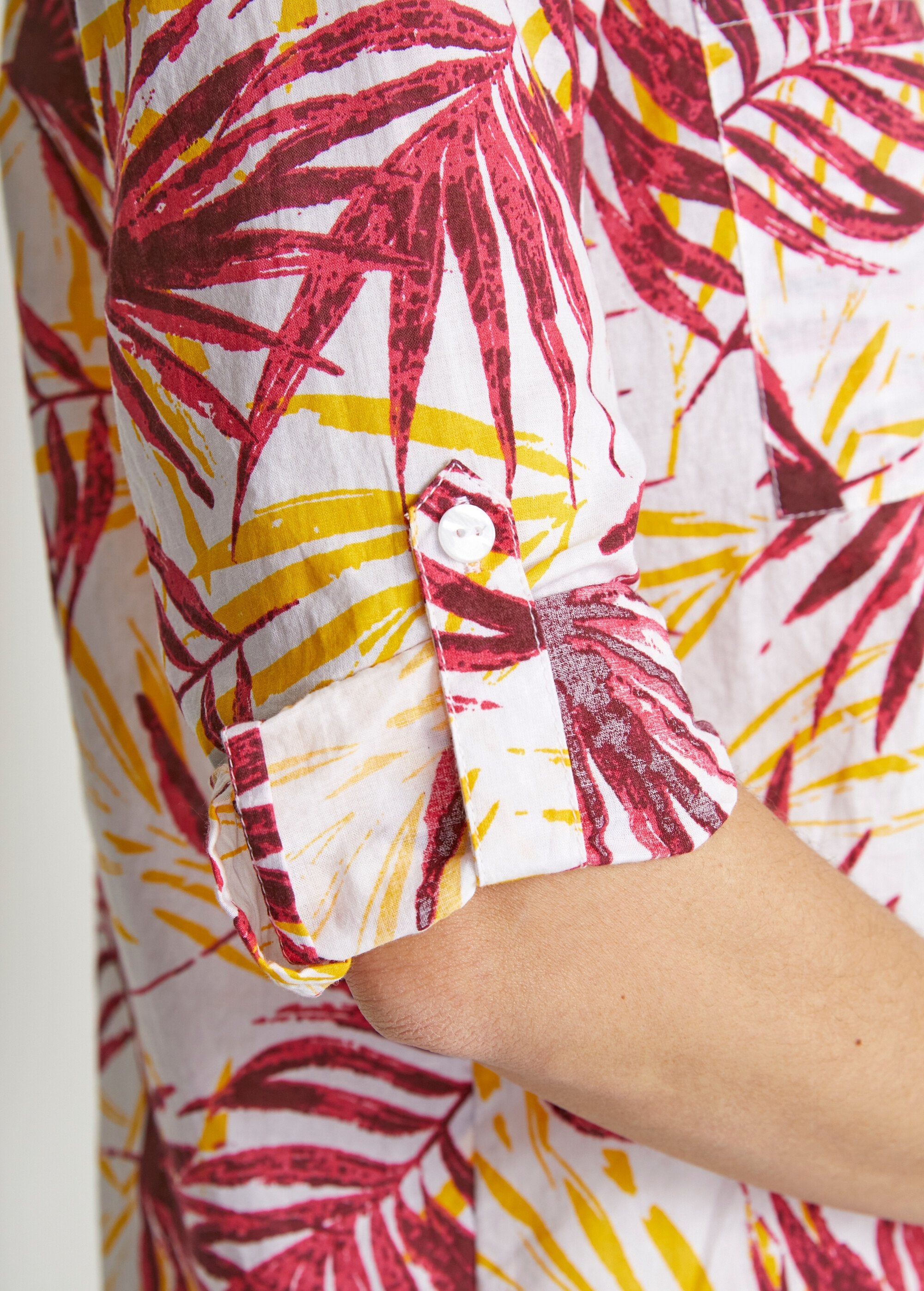 Camicetta_lunga_in_cotone_stampato_con_bottoni_Imprime_rouge_DE4_slim