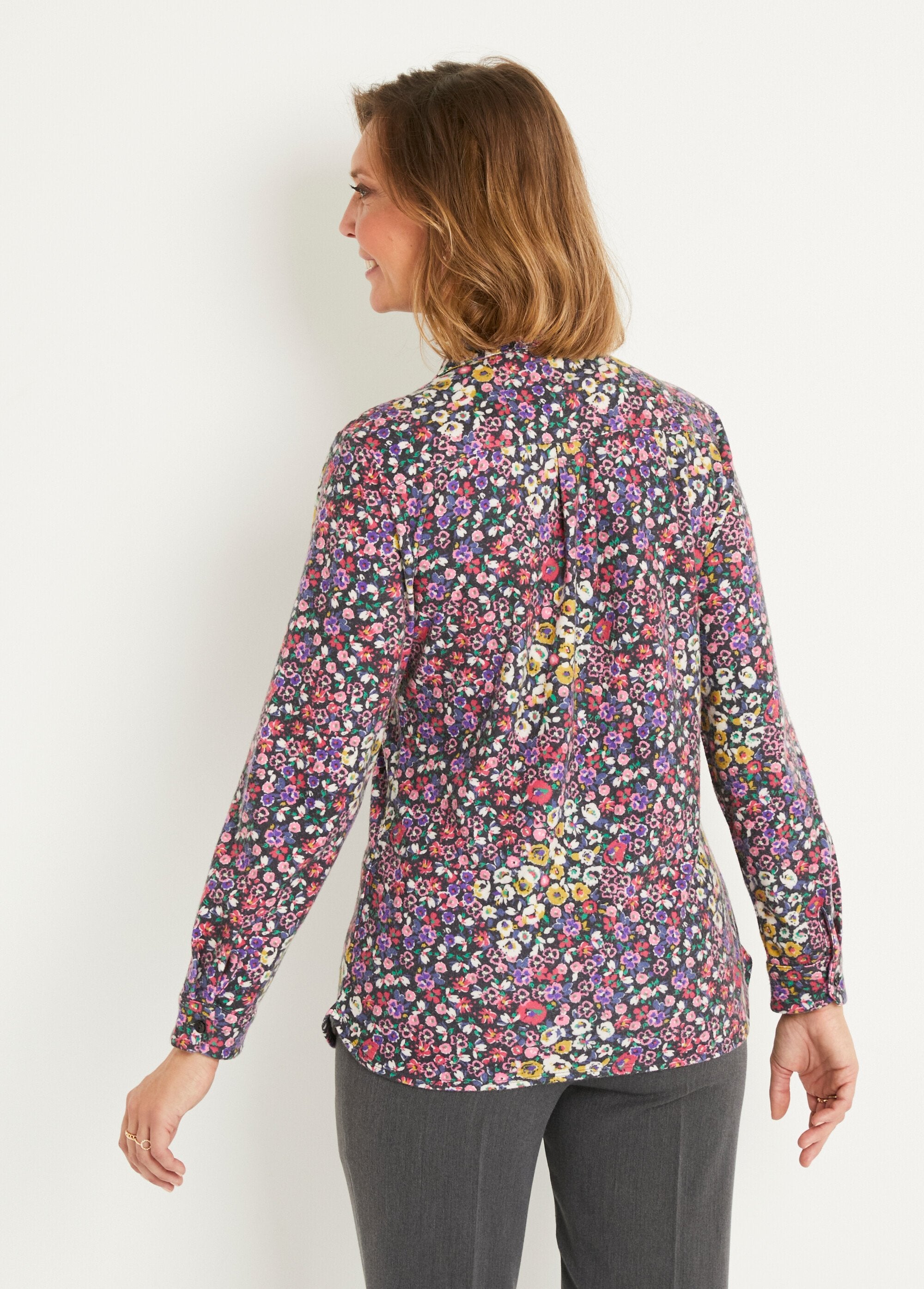 Camicetta_lunga_con_bottoni_in_calda_maglia_floreale_Noir_et_rose_DO1_slim