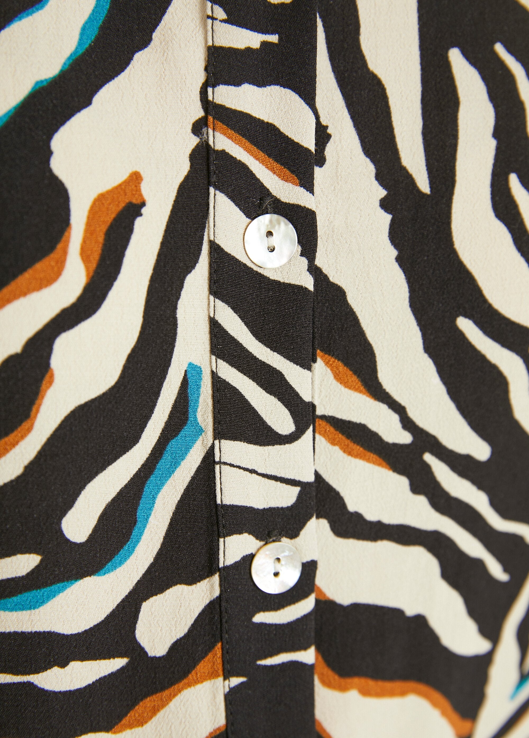 Camicetta_lunga_con_stampa_zebrata_Noir_et_bleu_DE3_slim