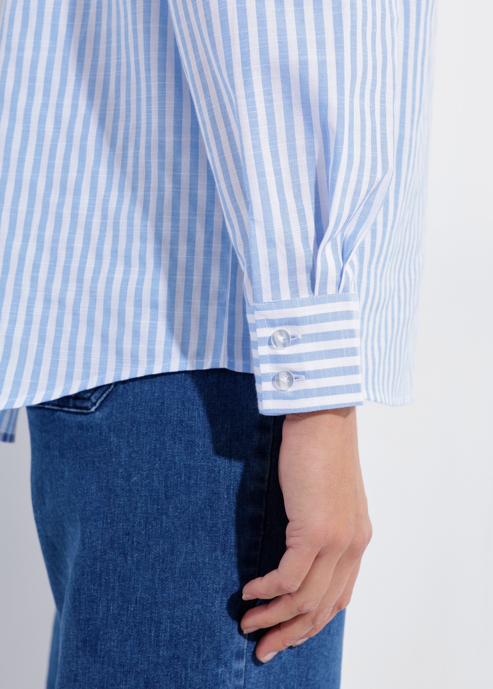 Camicetta_button-down_a_righe_con_filati_tinti,_maniche_lunghe_Bleu_et_blanc_DE2_slim