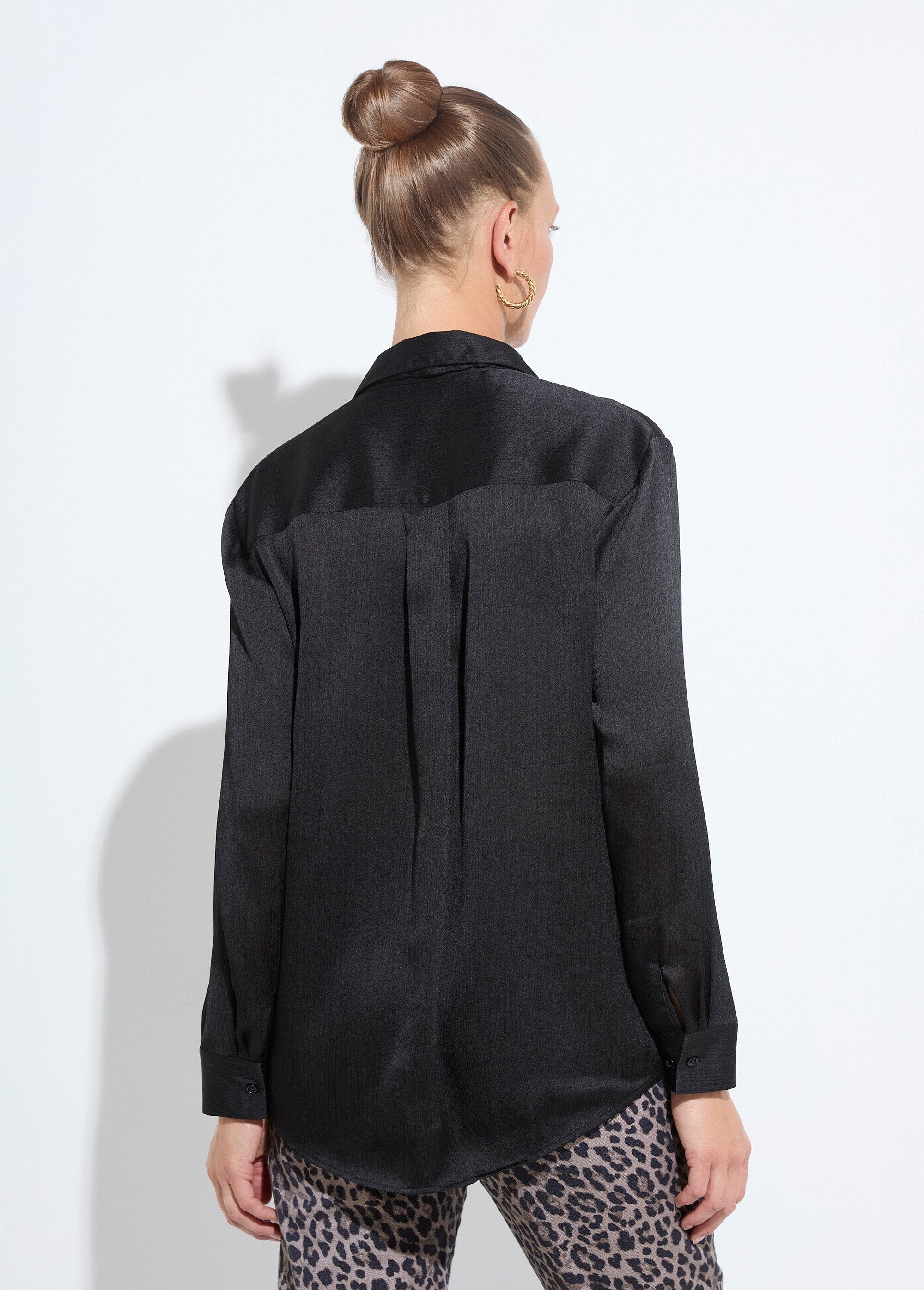 Camicetta_button-down_in_raso_a_maniche_lunghe_Noir_DO1_slim