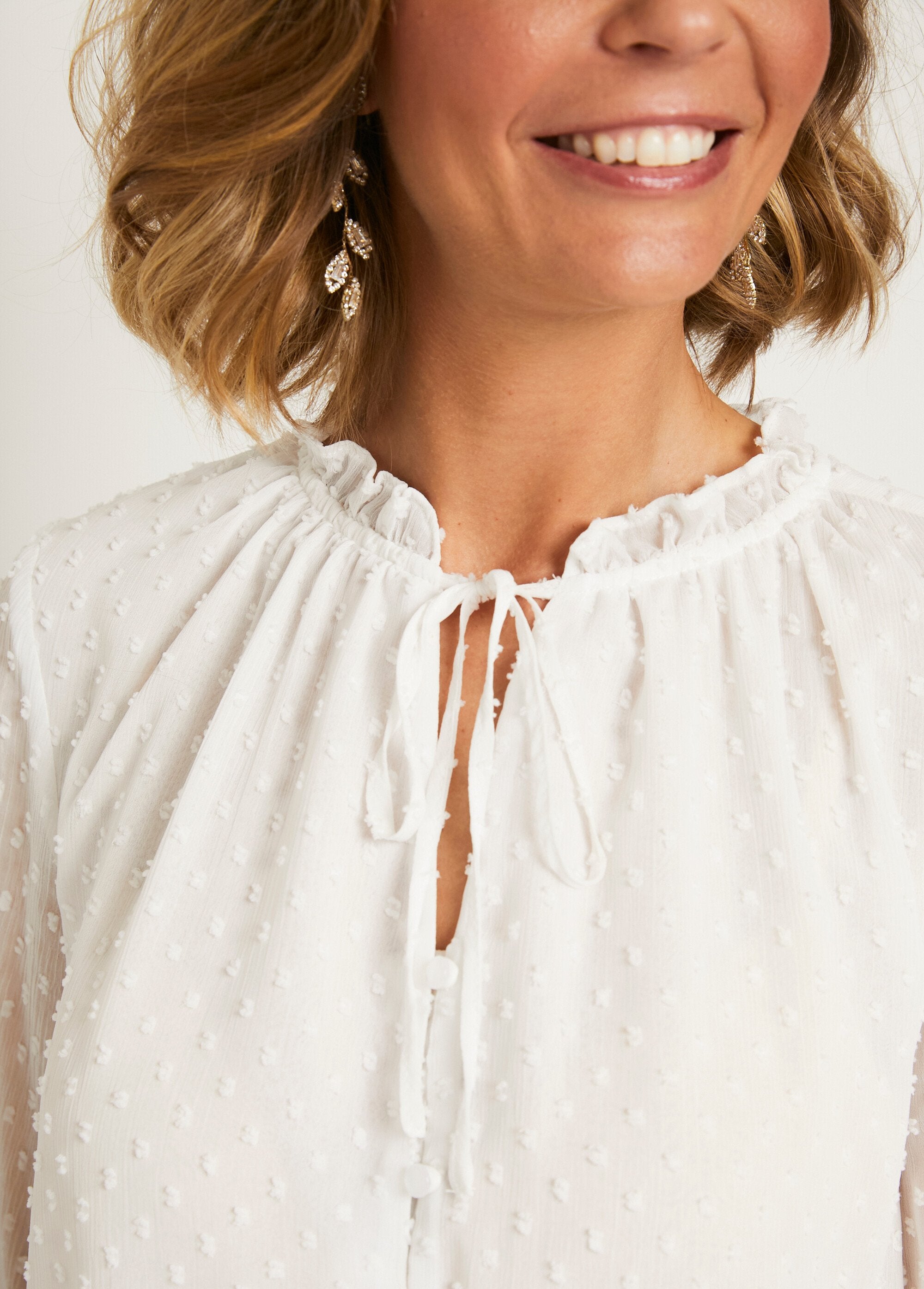 Camicetta_a_tinta_unita_con_bottoni_in_voile_plumetis_Ecru_DE3_slim