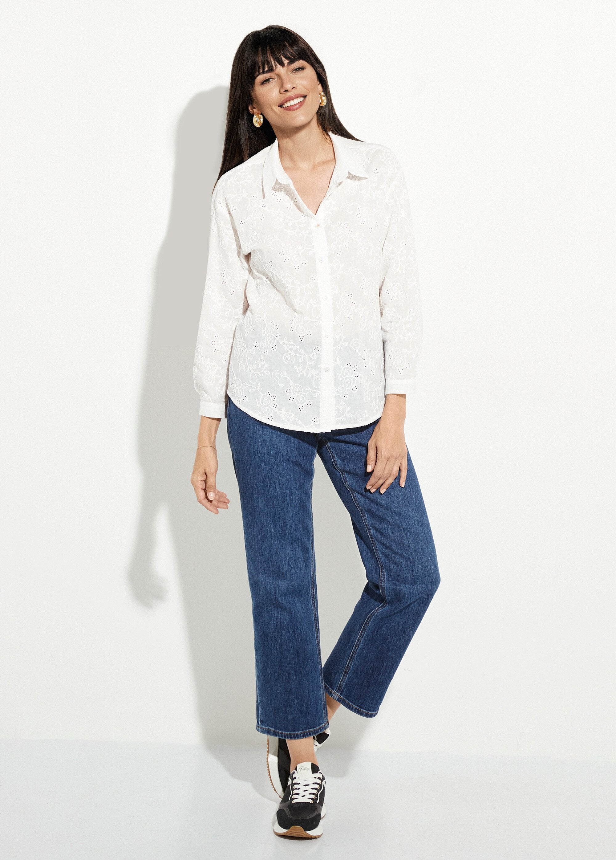 Camicetta_in_cotone_ricamato,_motivo_floreale_Blanc_SF1_slim