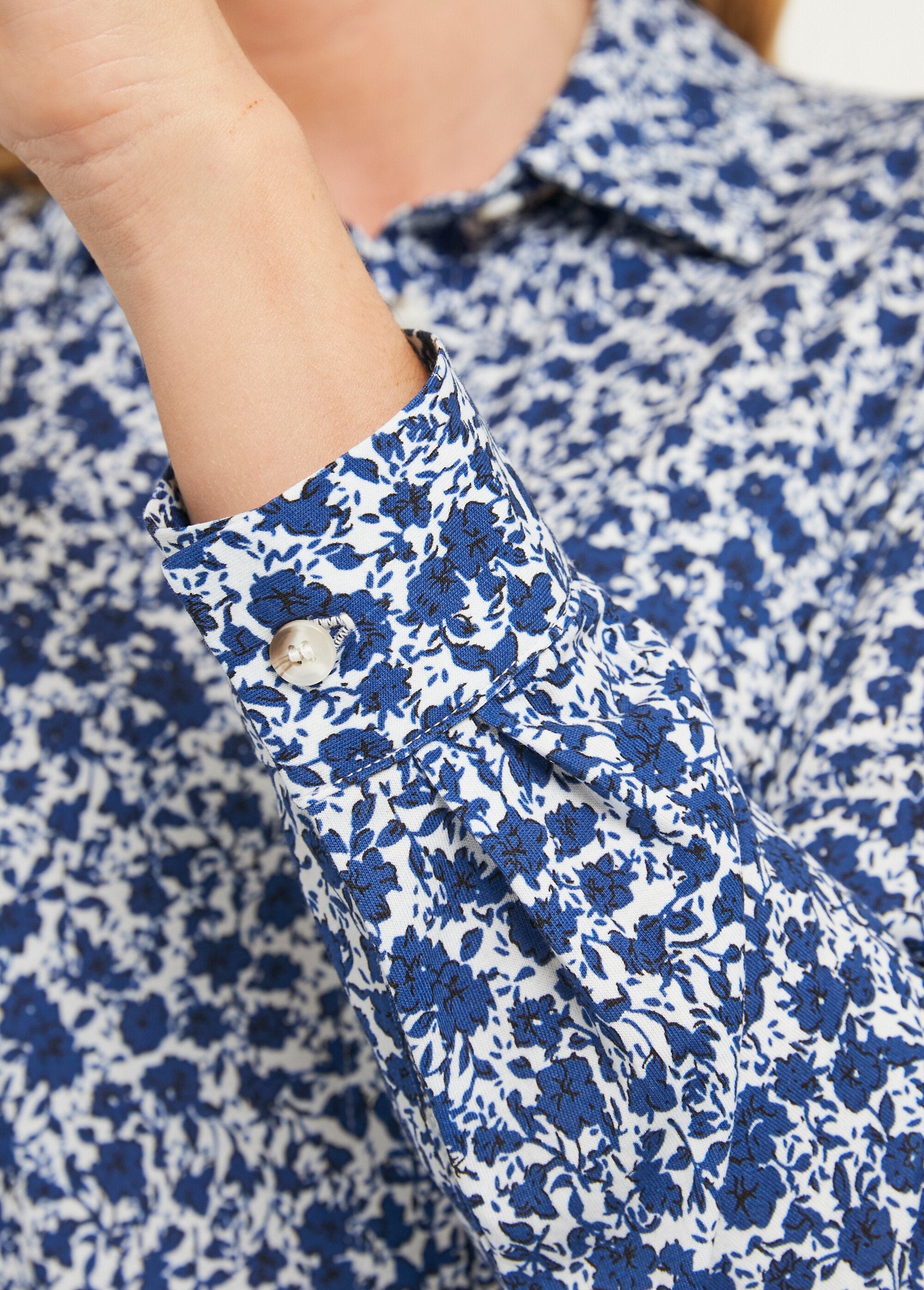 Camicetta_dritta_in_cotone_con_bottoni_Bleu_DE3_slim