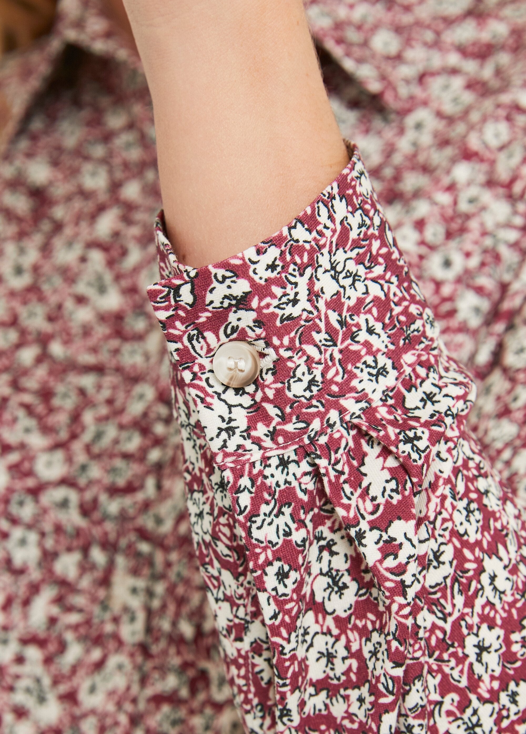 Camicetta_dritta_in_cotone_con_bottoni_Bordeau_DE3_slim