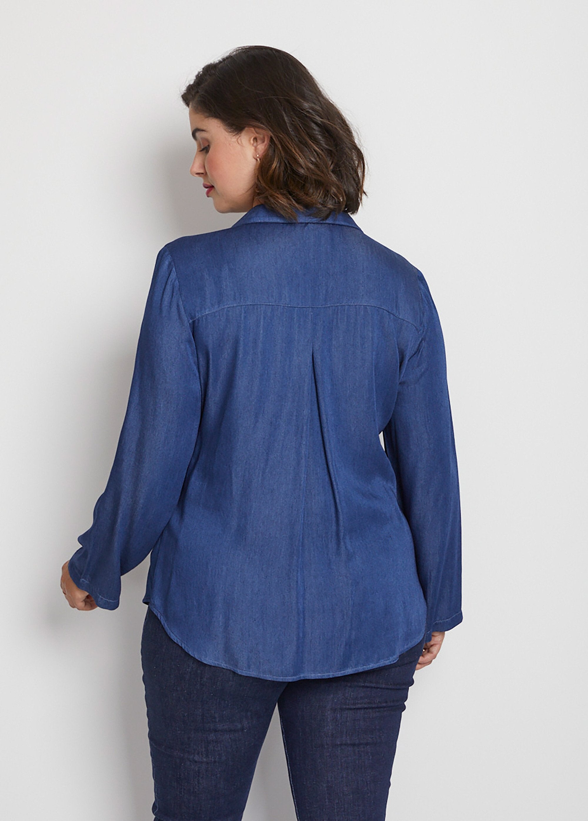 Camicetta_in_tessuto_fluido_con_collo_gioiello_Bleu_DO1_curvy