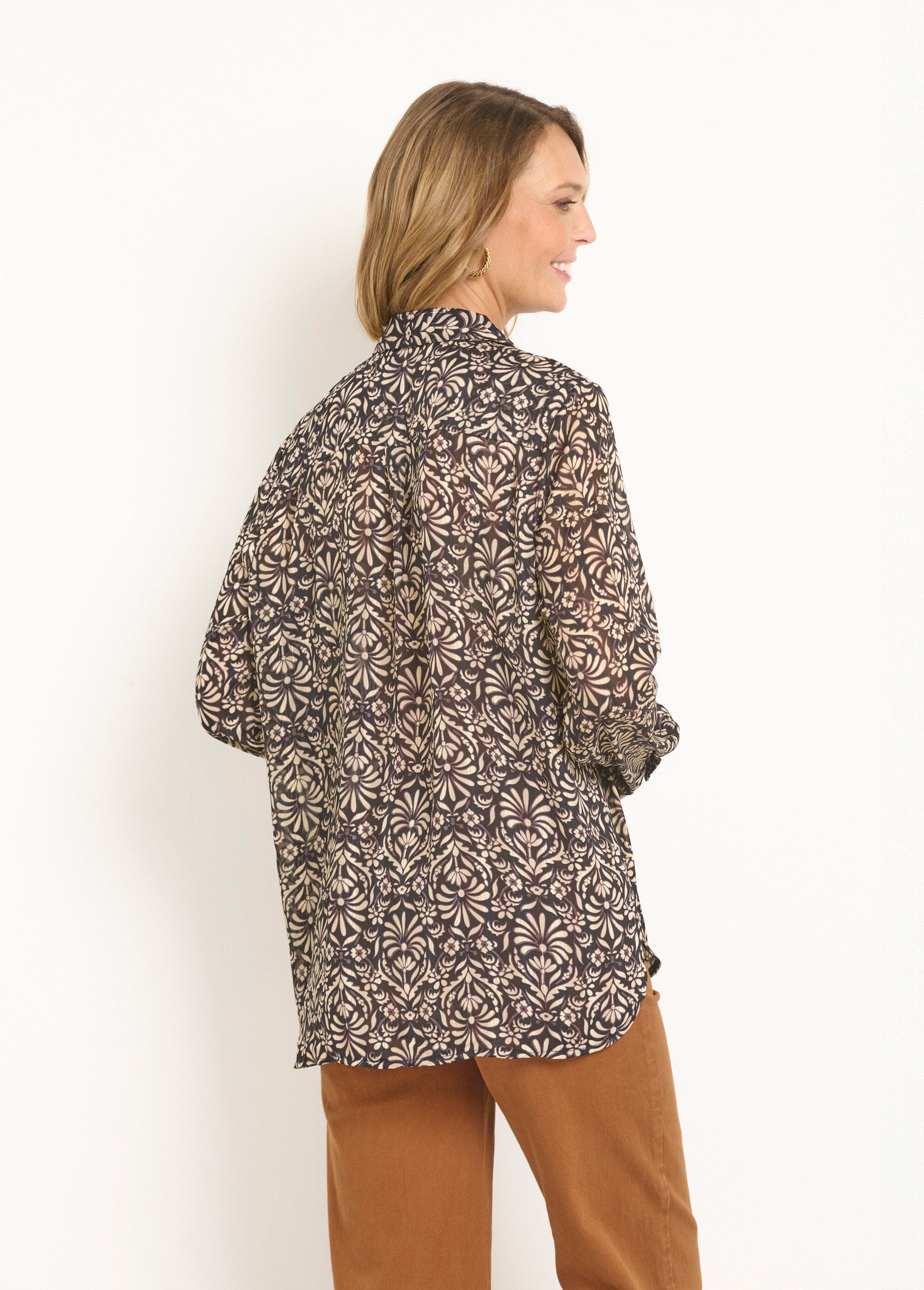 Camicetta_in_filo_lucido_con_maniche_ad_aletta_Noir_et_beige_DO1_slim