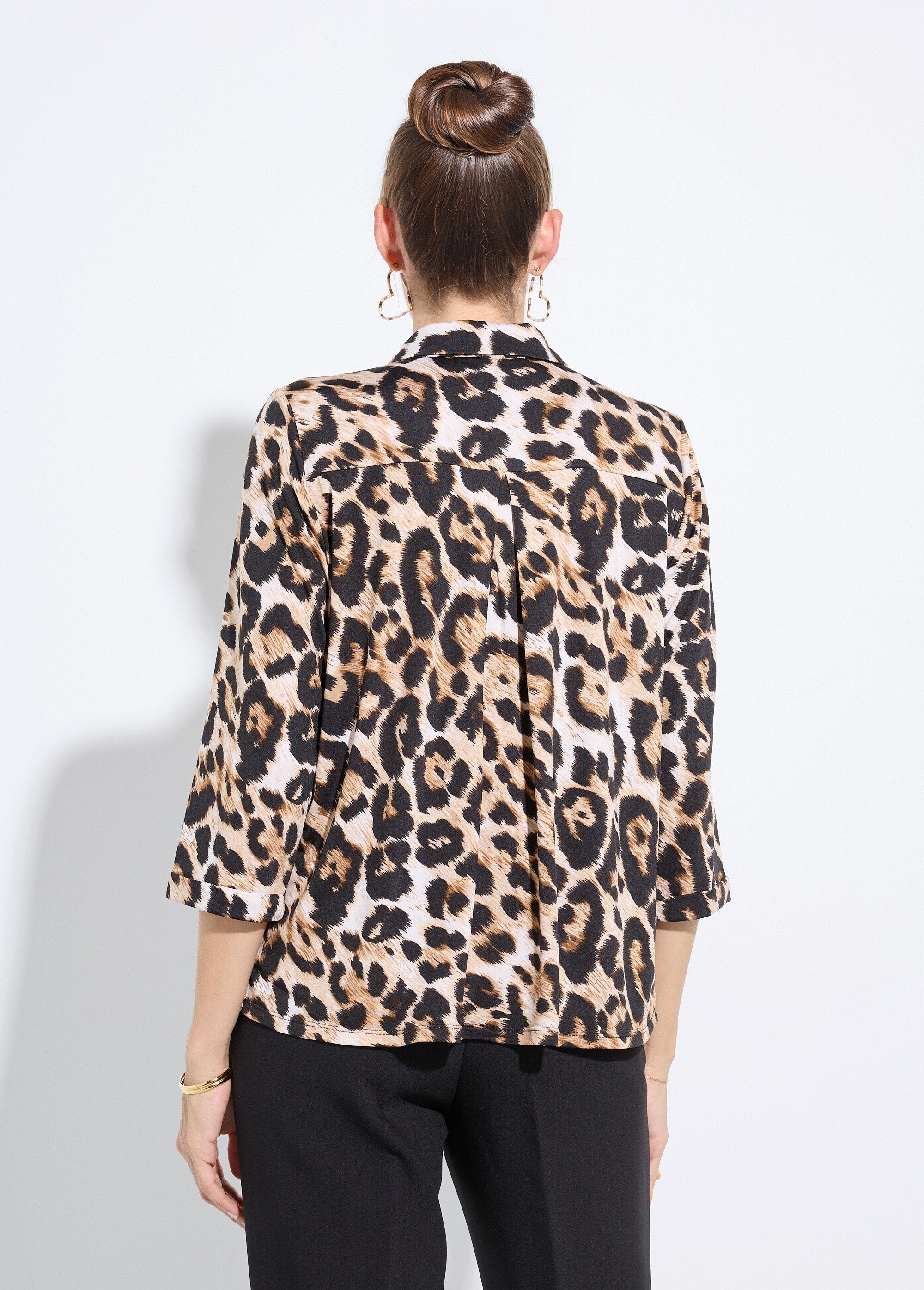 Camicetta_leopardata_fluida_con_colletto_sartoriale_Leopard_DO1_slim