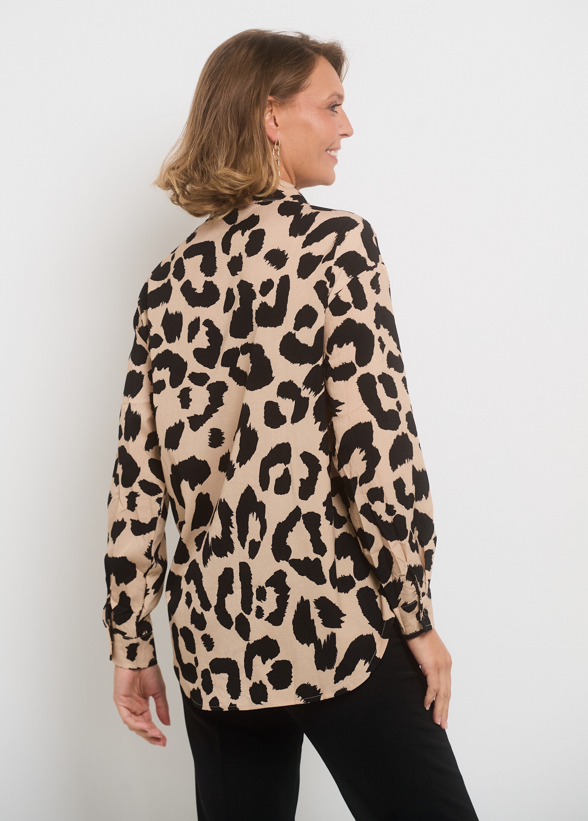 Camicetta_leopardata_alla_moda_Beige_et_noir_DO1_slim