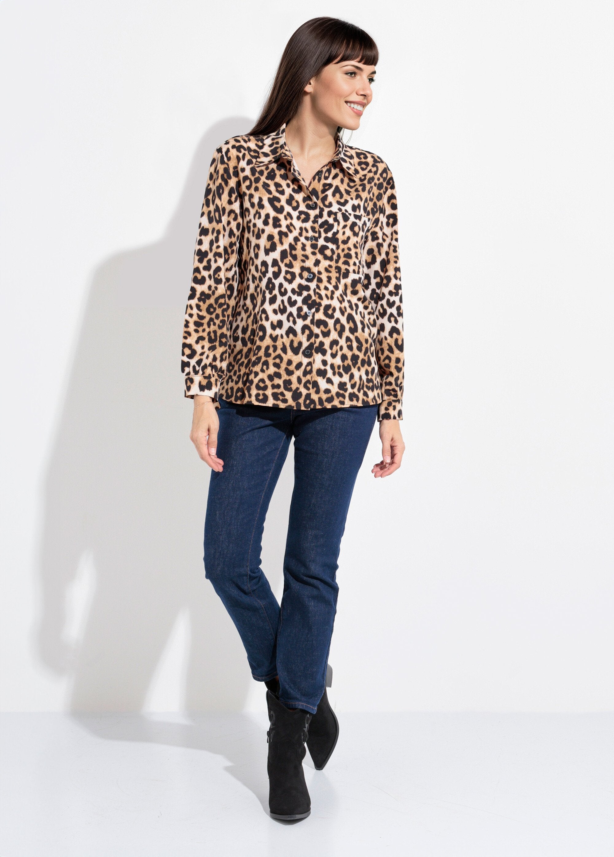 Camicetta_leopardata_fluida_con_colletto_sartoriale_Leopard_SF1_slim