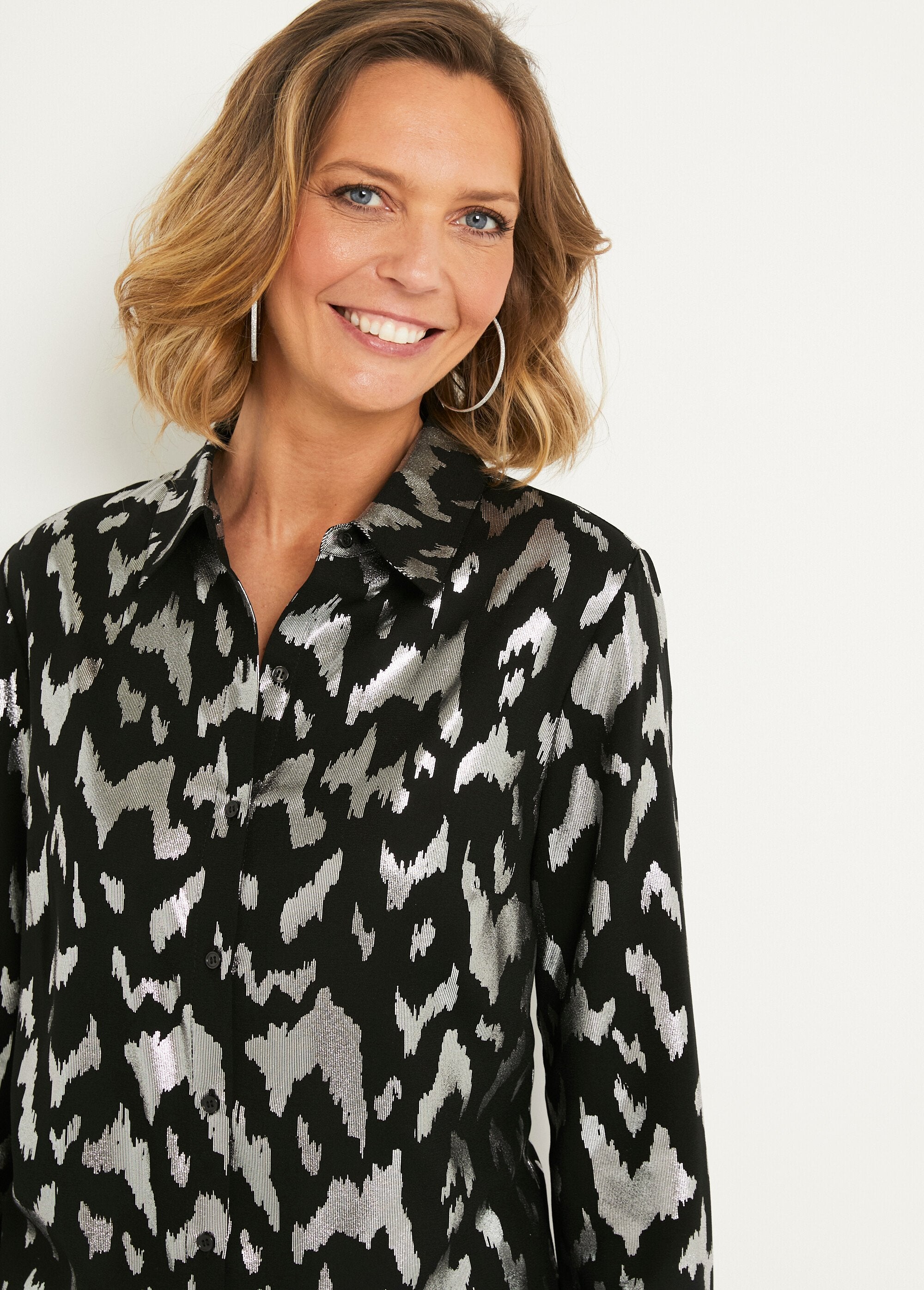 Camicetta_lunga_button-down_stampata_lucida_Noir_et_argent_DE1_slim