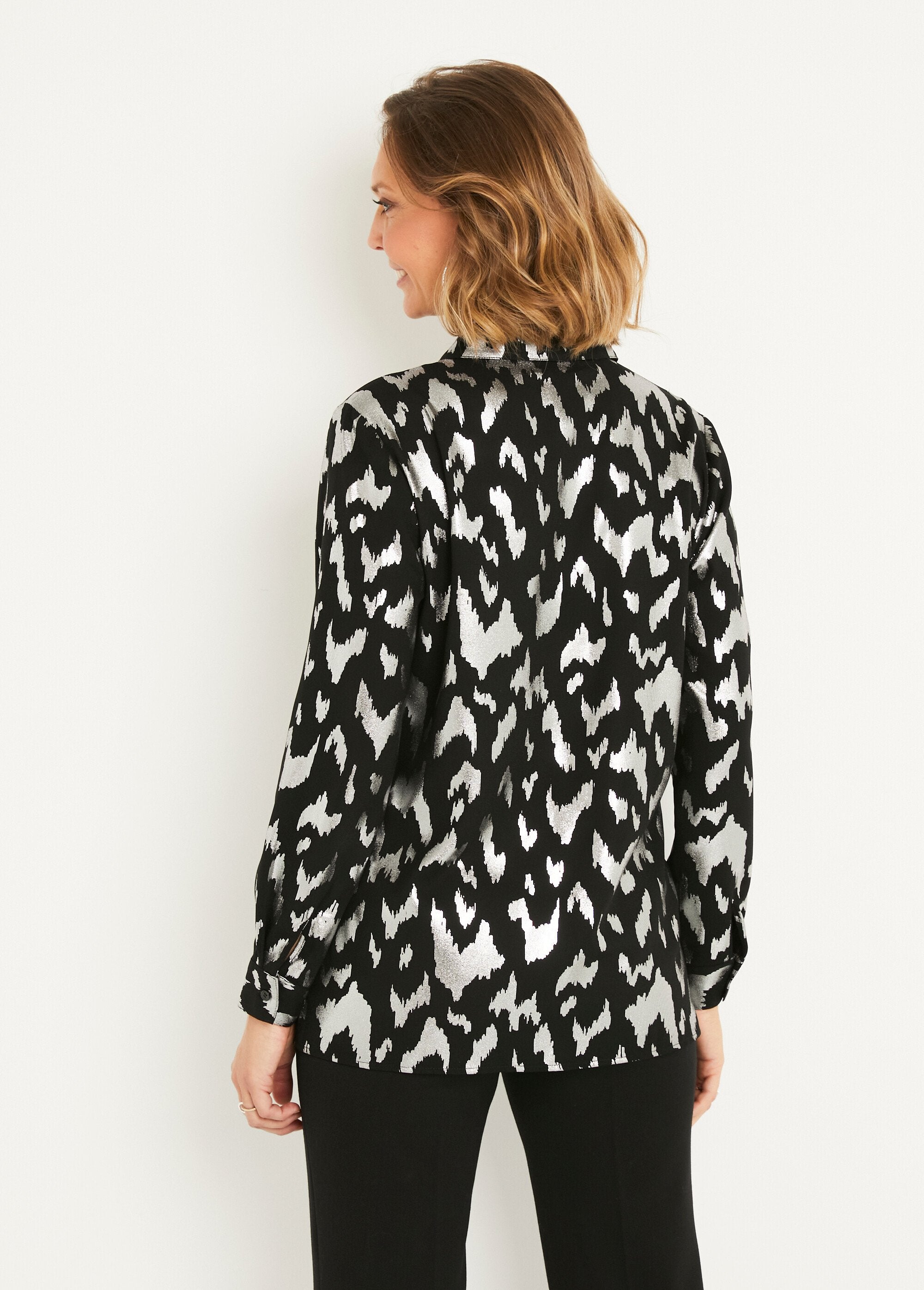 Camicetta_lunga_button-down_stampata_lucida_Noir_et_argent_DO1_slim