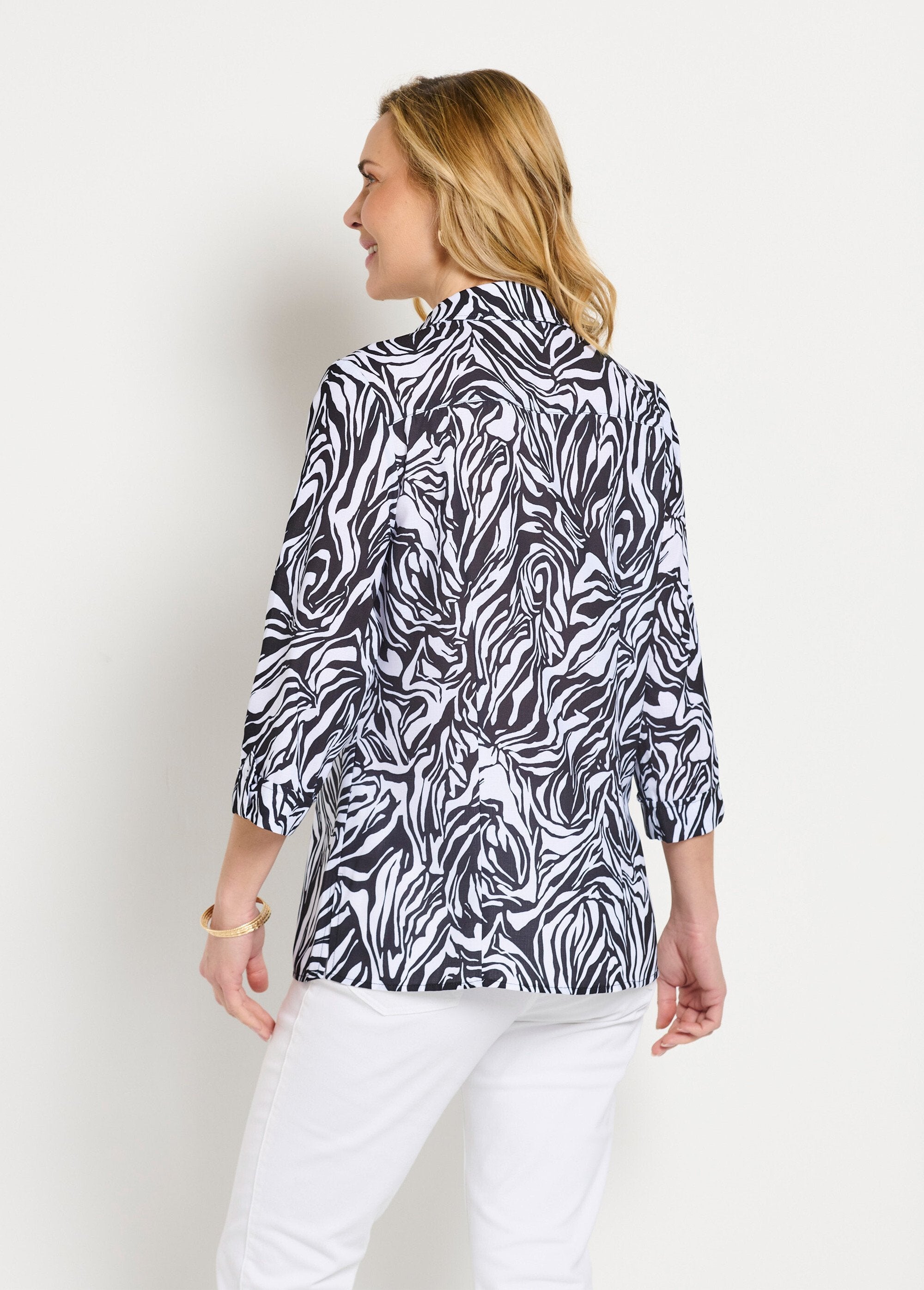 Camicetta_lunga_con_bottoni,_maniche_a_3/4,_pelle_animale_Noir_et_blanc_DO1_slim