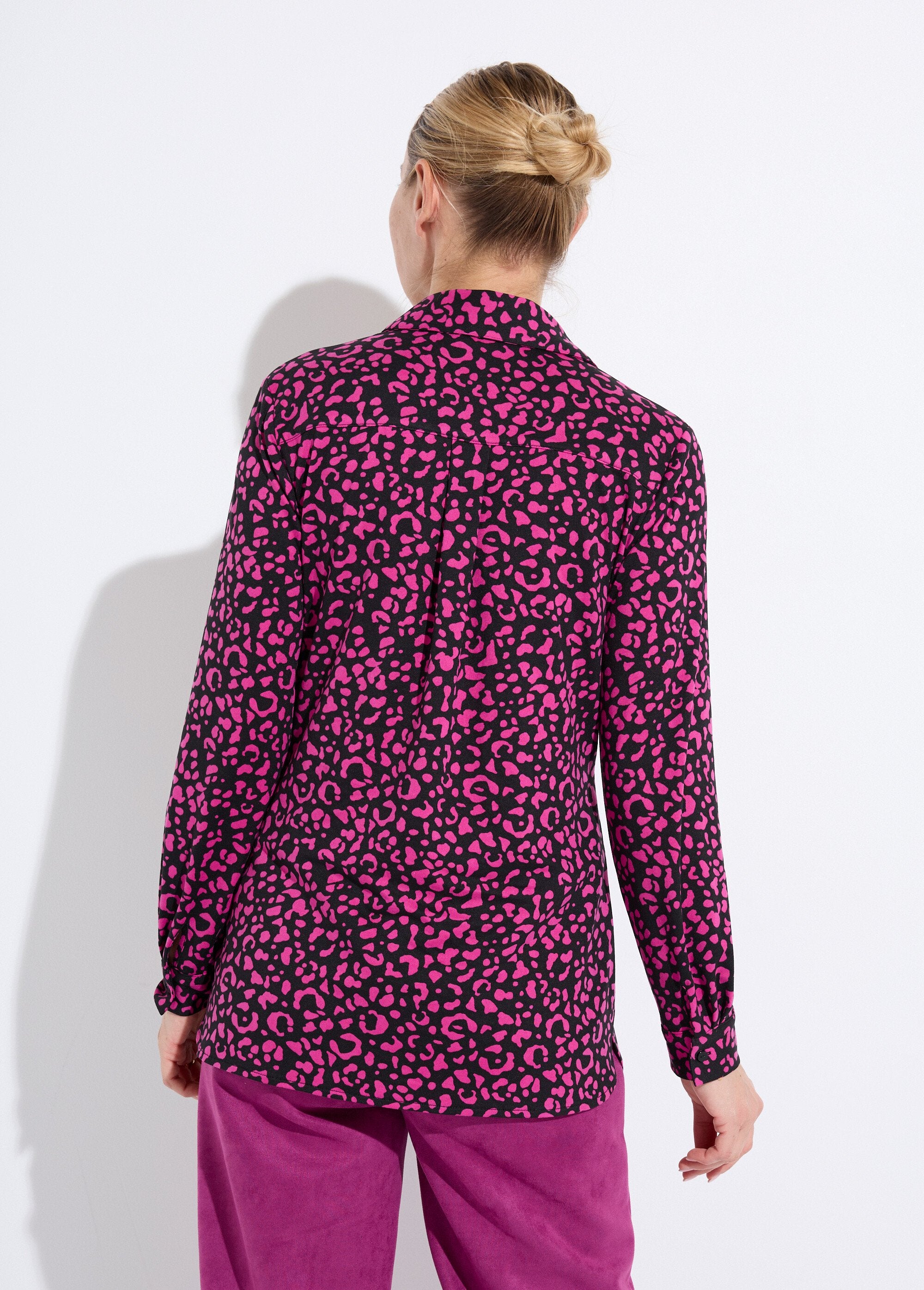 Camicetta_in_maglia_calda_con_stampa_animalier_Noir_et_fuchsia_DO1_slim