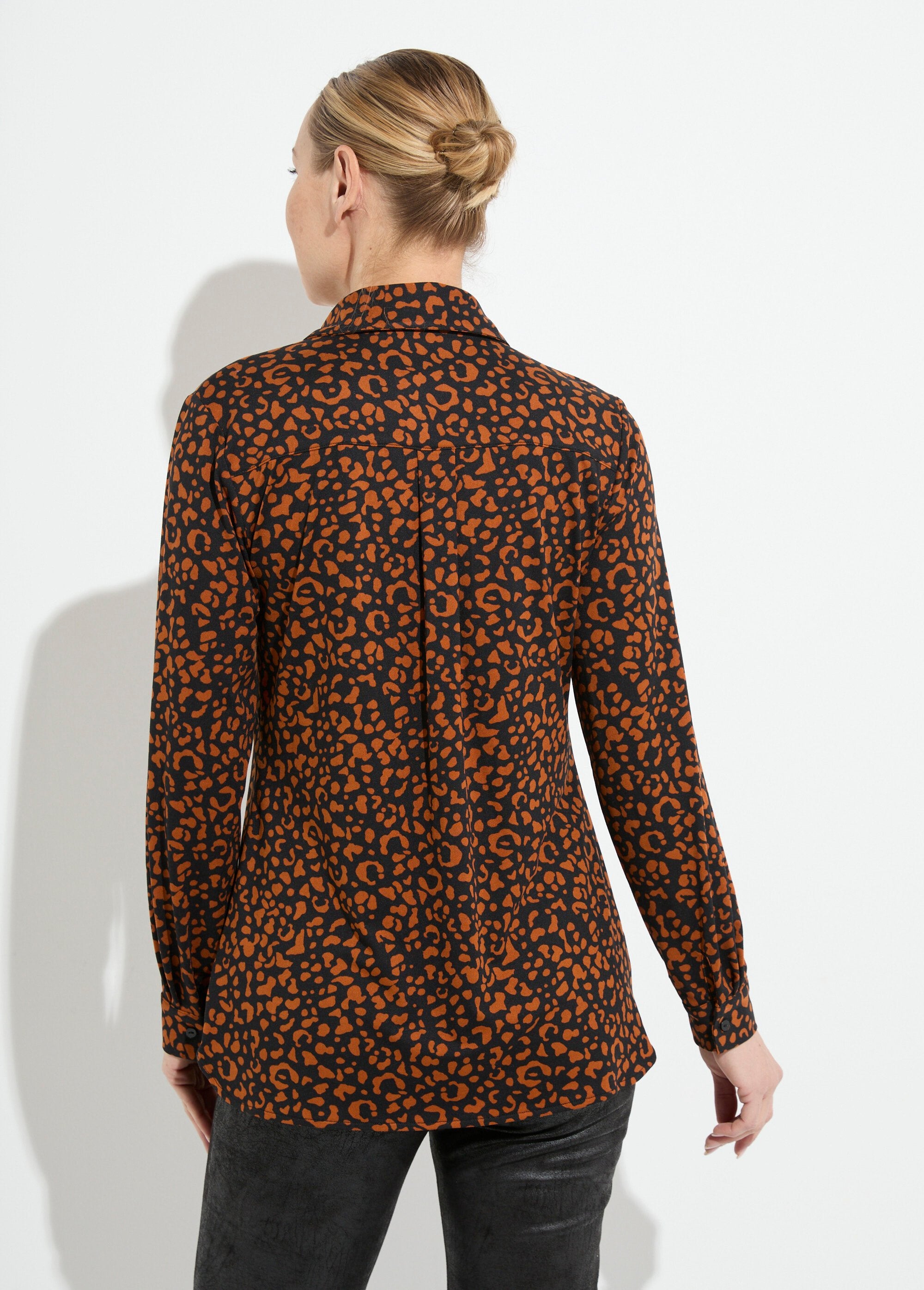 Camicetta_in_maglia_calda_con_stampa_animalier_Noir_et_marron_DO1_slim