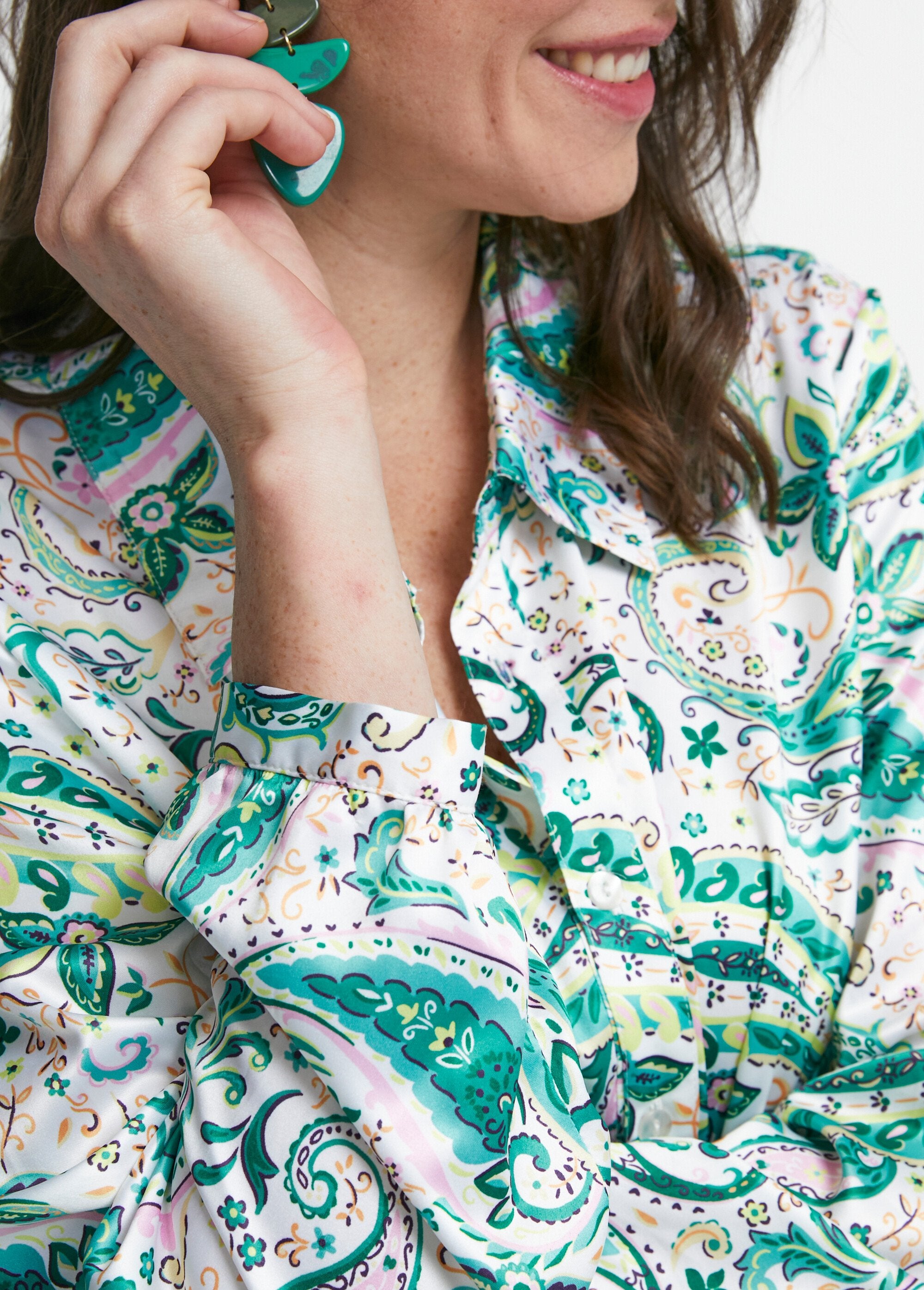 Camicetta_lunga_e_dritta_in_raso_con_bottoni_Imp._Verde_DE1_slim