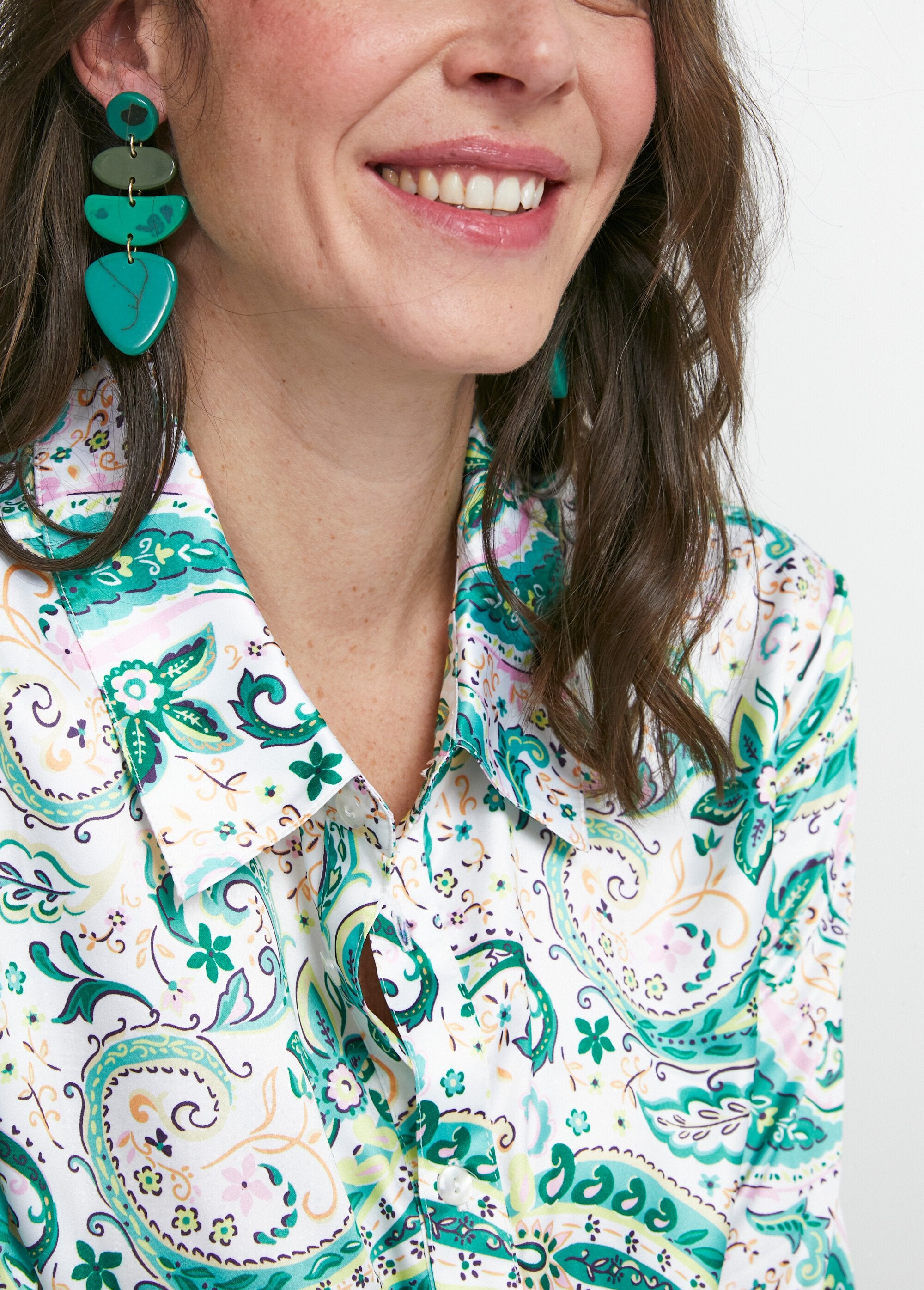 Camicetta_lunga_e_dritta_in_raso_con_bottoni_Imp._Verde_DE2_slim