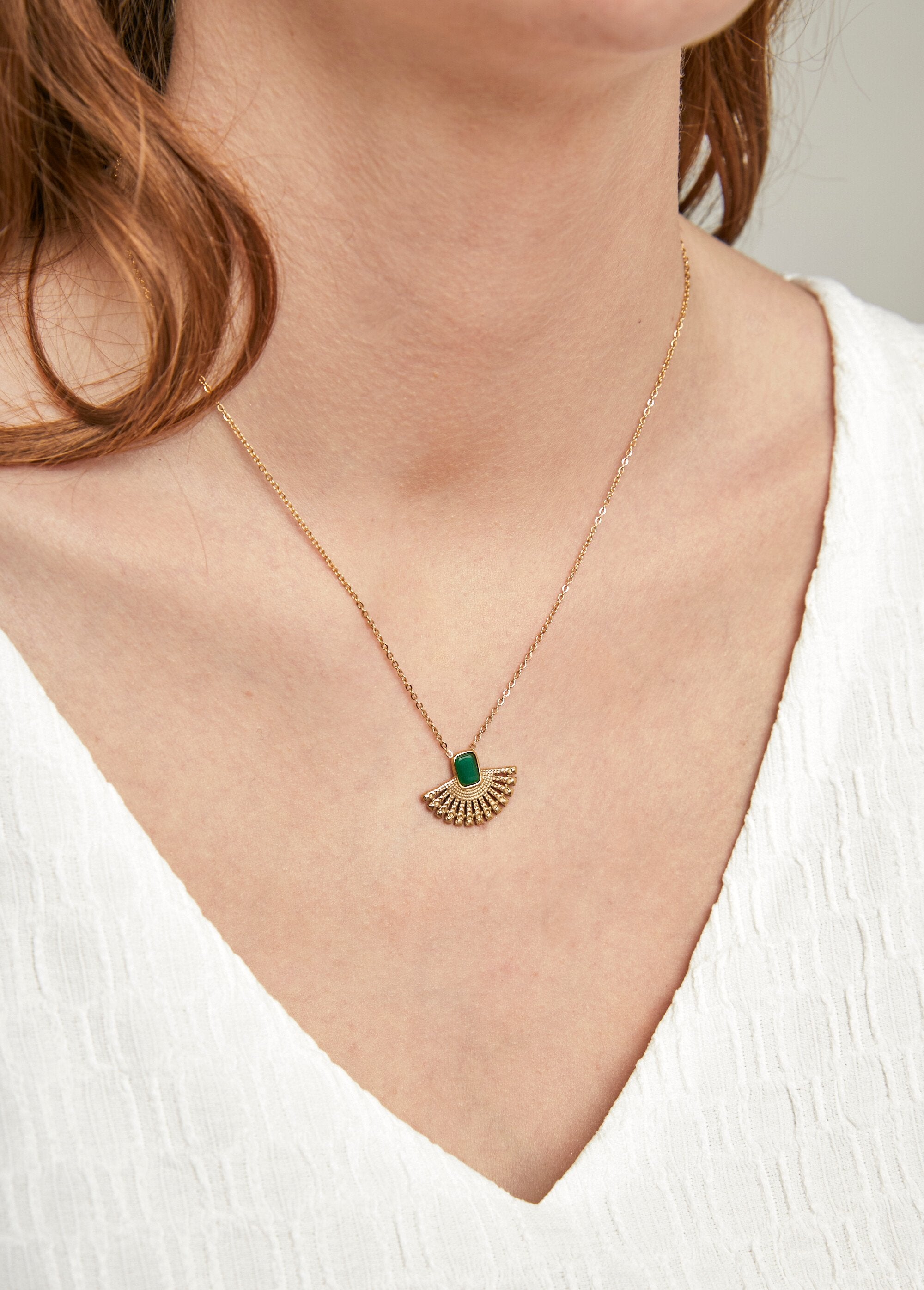 Collana_in_acciaio_con_ciondolo_a_forma_di_ventaglio_Dore_FA1_slim
