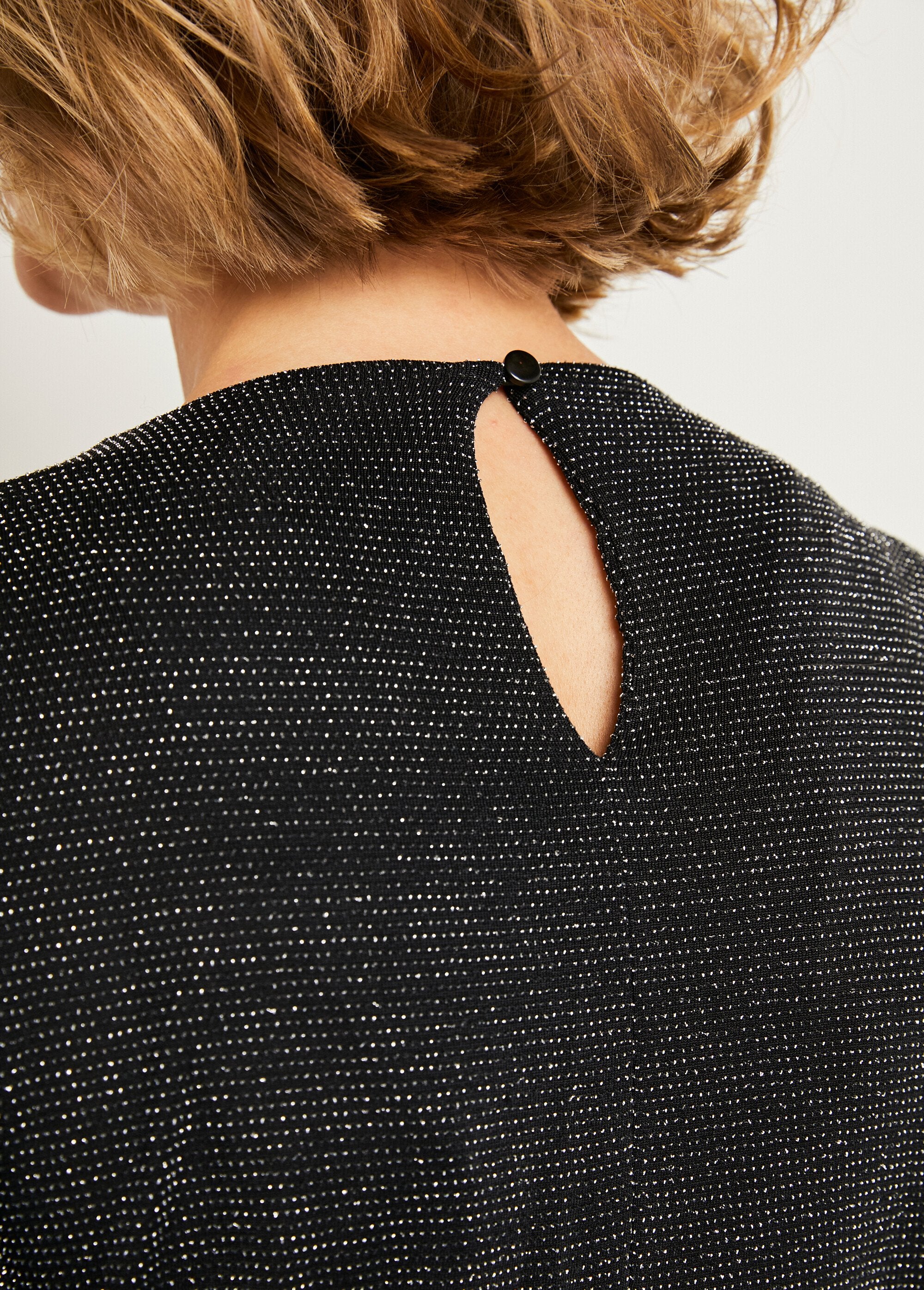 Tuta_con_pantaloni_avvolgenti_e_lucidi_Noir_DE4_slim