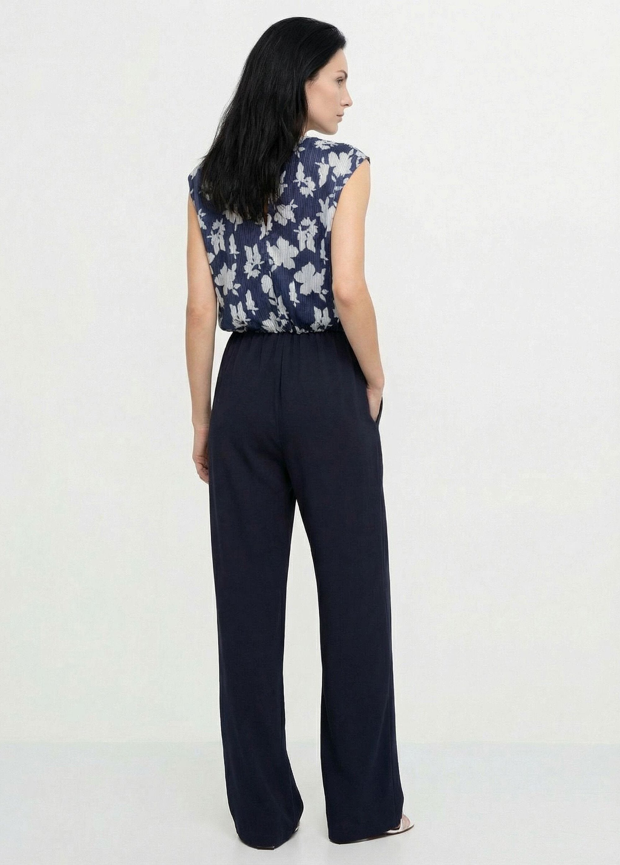 Tailleur_pantalone_bi-materiale_a_maniche_corte_Marine_et_beige_DO1_slim