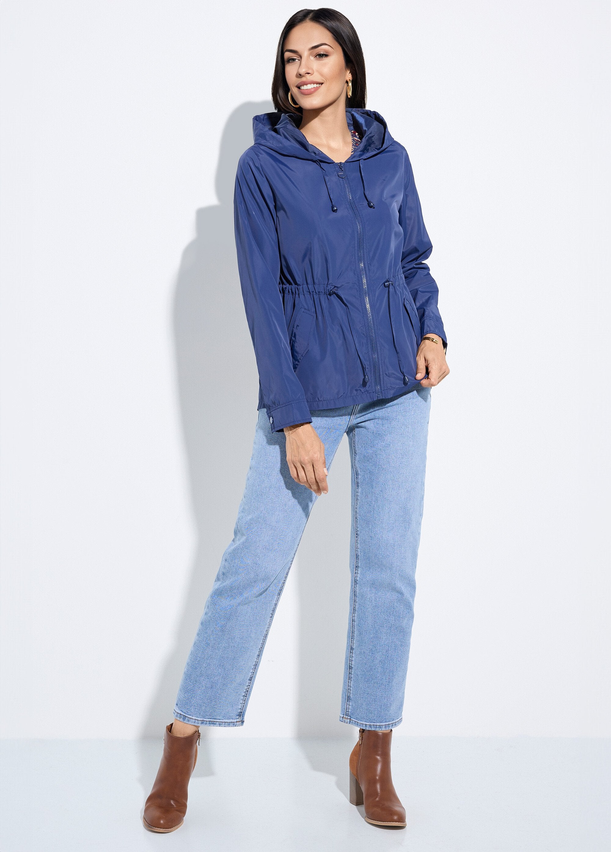 Giacca_a_vento_con_cappuccio_e_cintura_stretta_in_vita_Marine_SF1_slim