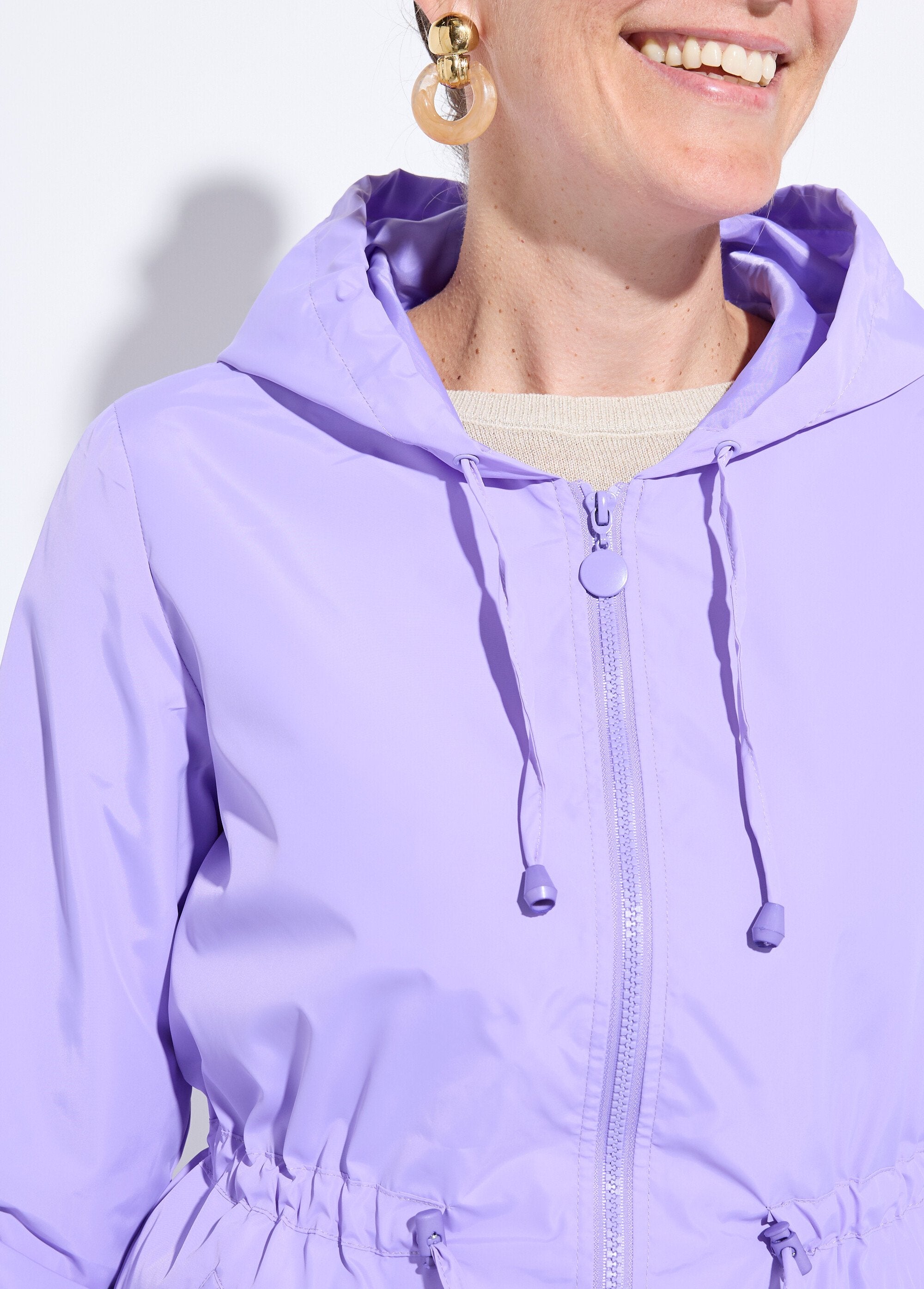 Giacca_a_vento_con_cappuccio_e_cintura_stretta_in_vita_Parme_DE1_slim