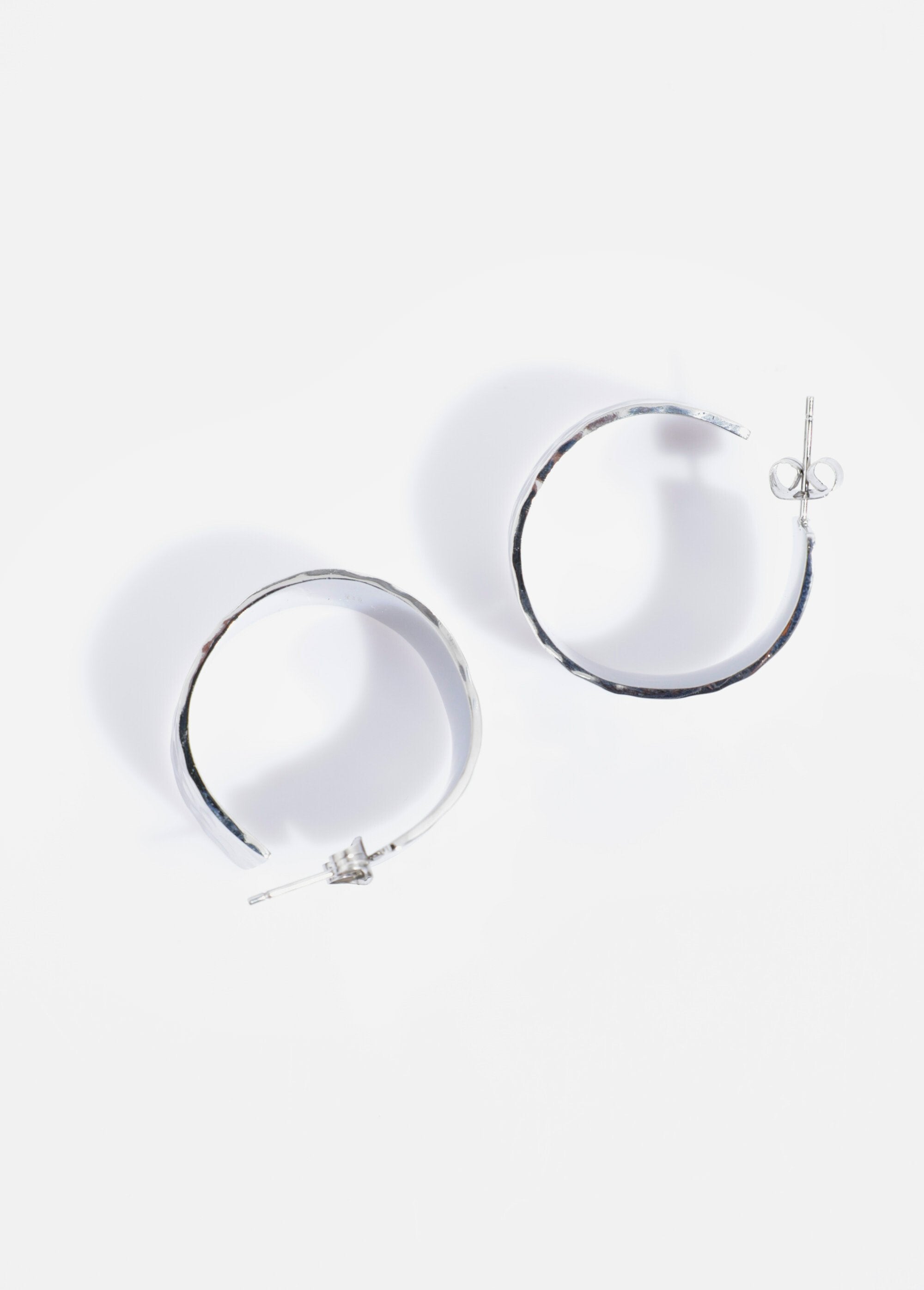 Orecchini_a_cerchio_larghi_in_acciaio_inox_martellato_Argente_DE3_slim