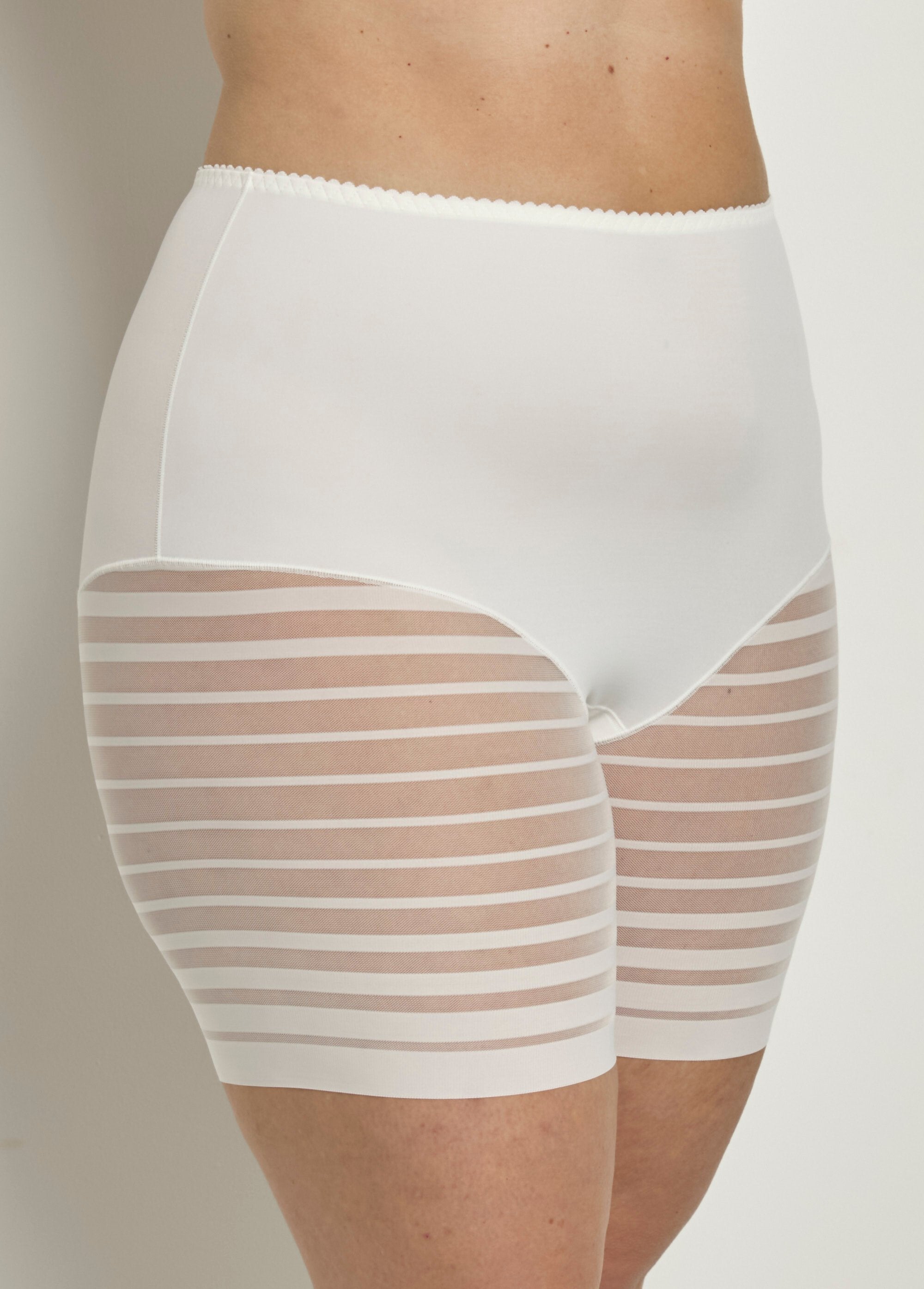 Pantaloncini_elasticizzati_a_vita_alta_in_tulle_con_effetto_a_righe_Ivoire_FA1_curvy